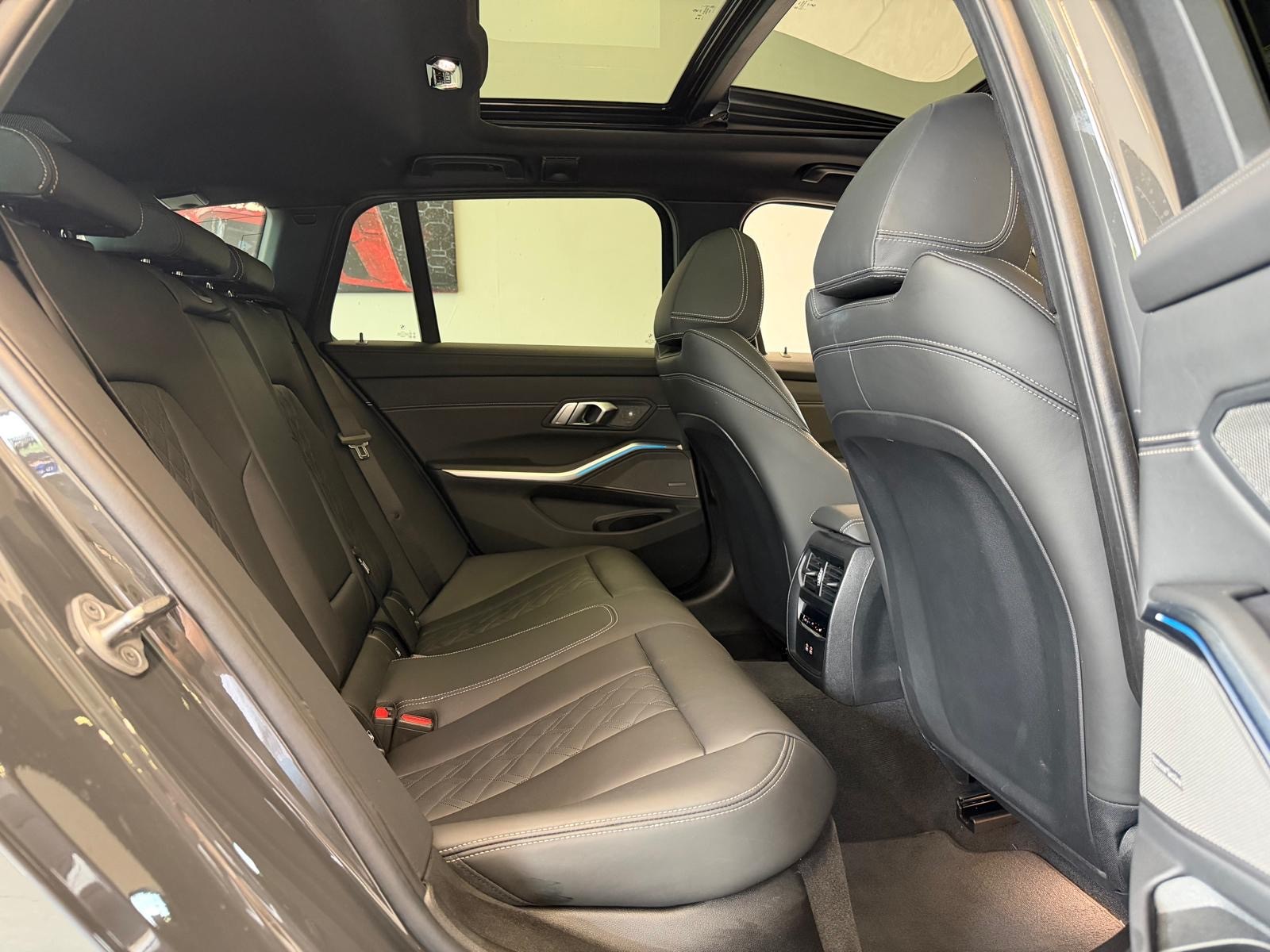 BMW M340i xDrive 48V Touring Steptronic M Sport INDIVUDUAL-image-14