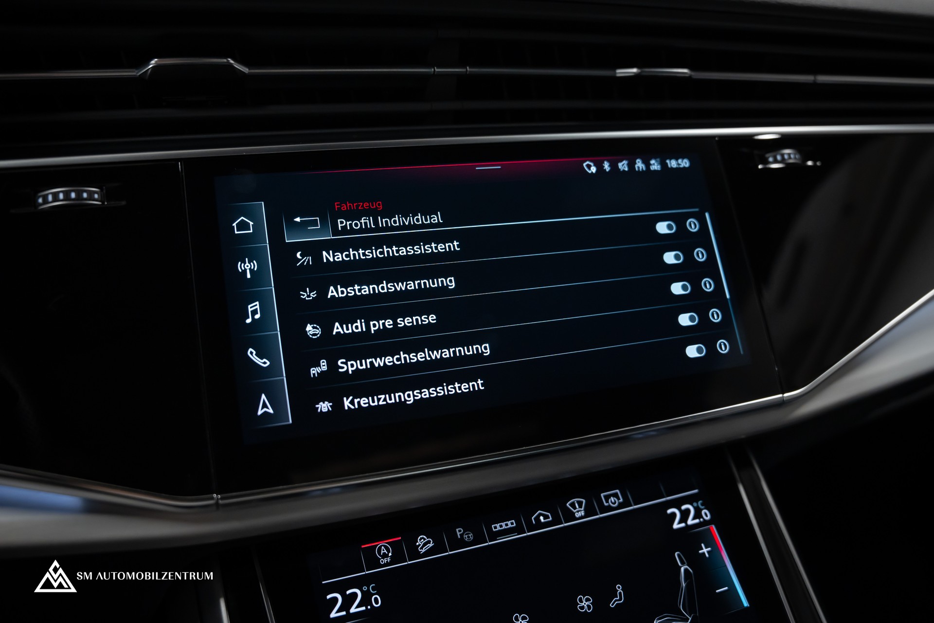 AUDI Q8 55 TFSI Black Edition quattro T-Tronic S-Line / Panorama / Nachtsicht / Rautensteppung / Head-Up / AHK-image-36