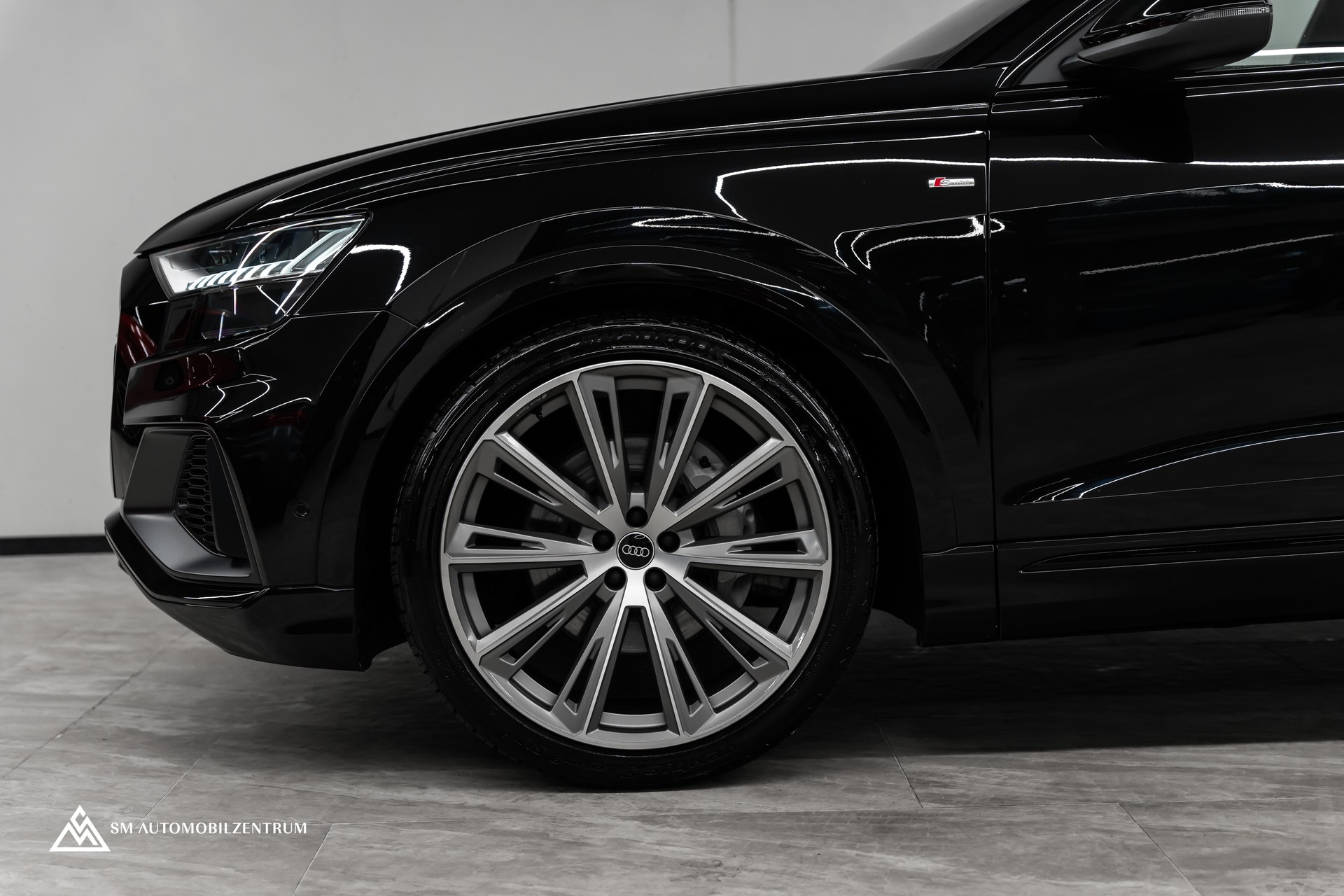AUDI Q8 55 TFSI Black Edition quattro T-Tronic S-Line / Panorama / Nachtsicht / Rautensteppung / Head-Up / AHK-image-7