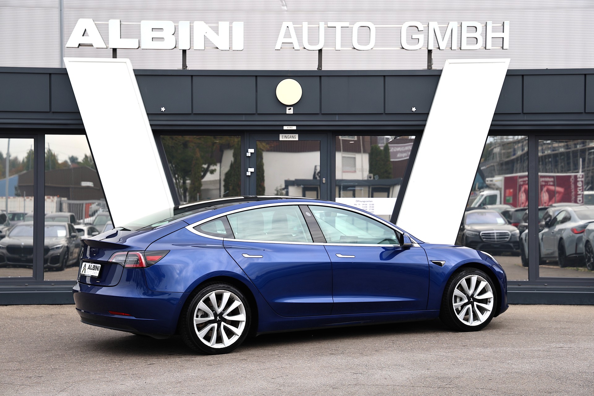 TESLA Model 3 Performance Dual Motor-showroom-element-3