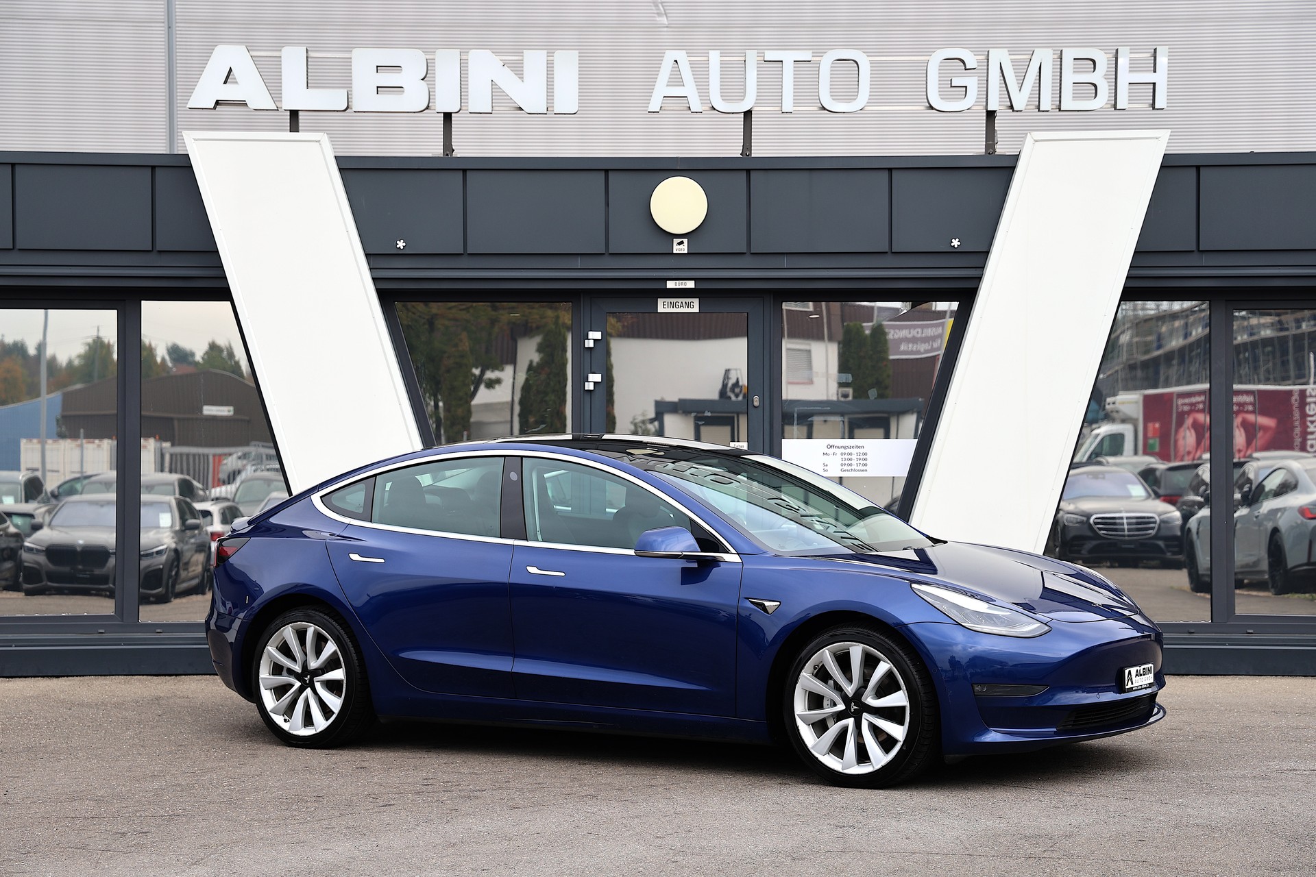 TESLA Model 3 Performance Dual Motor-showroom-element-2