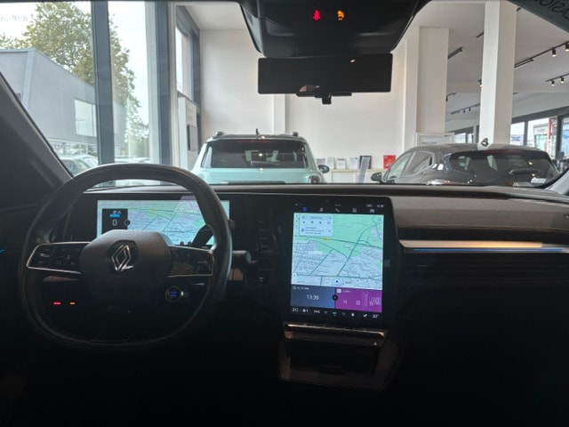 RENAULT Mégane E-TECH EV60 Iconic-image-10