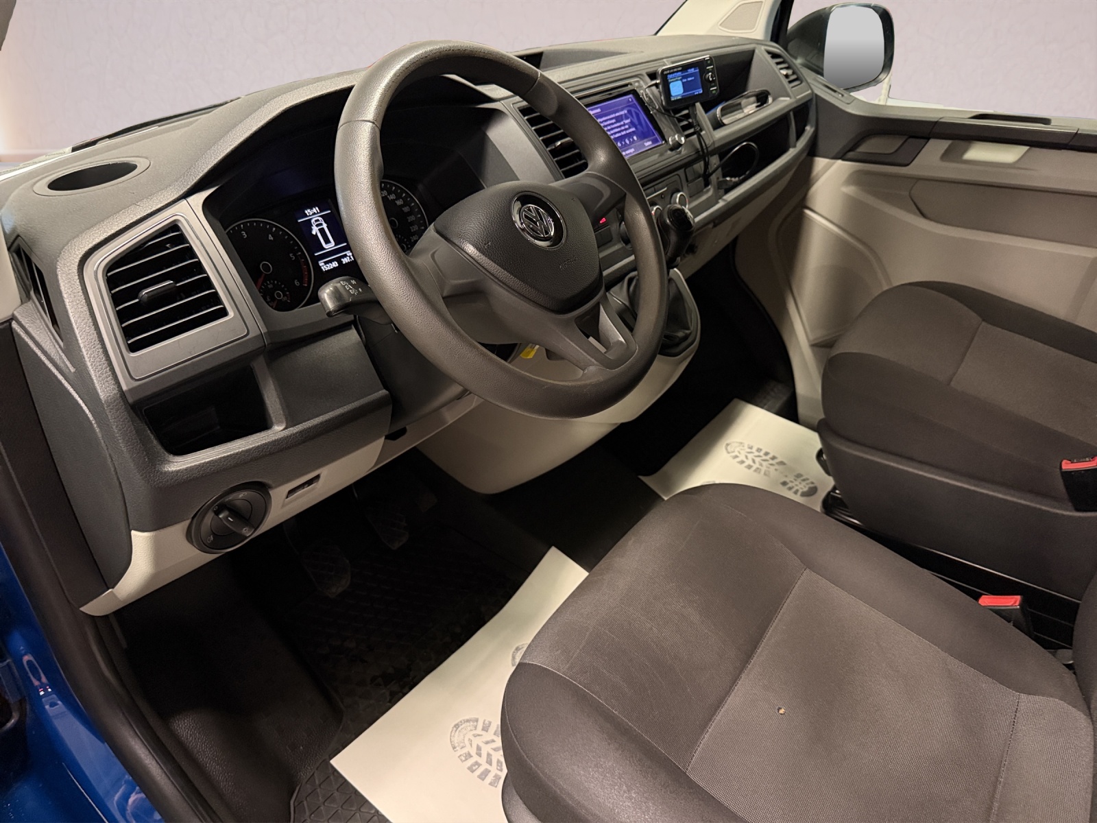 VW T6 2.0 TDI Transporter-image-8