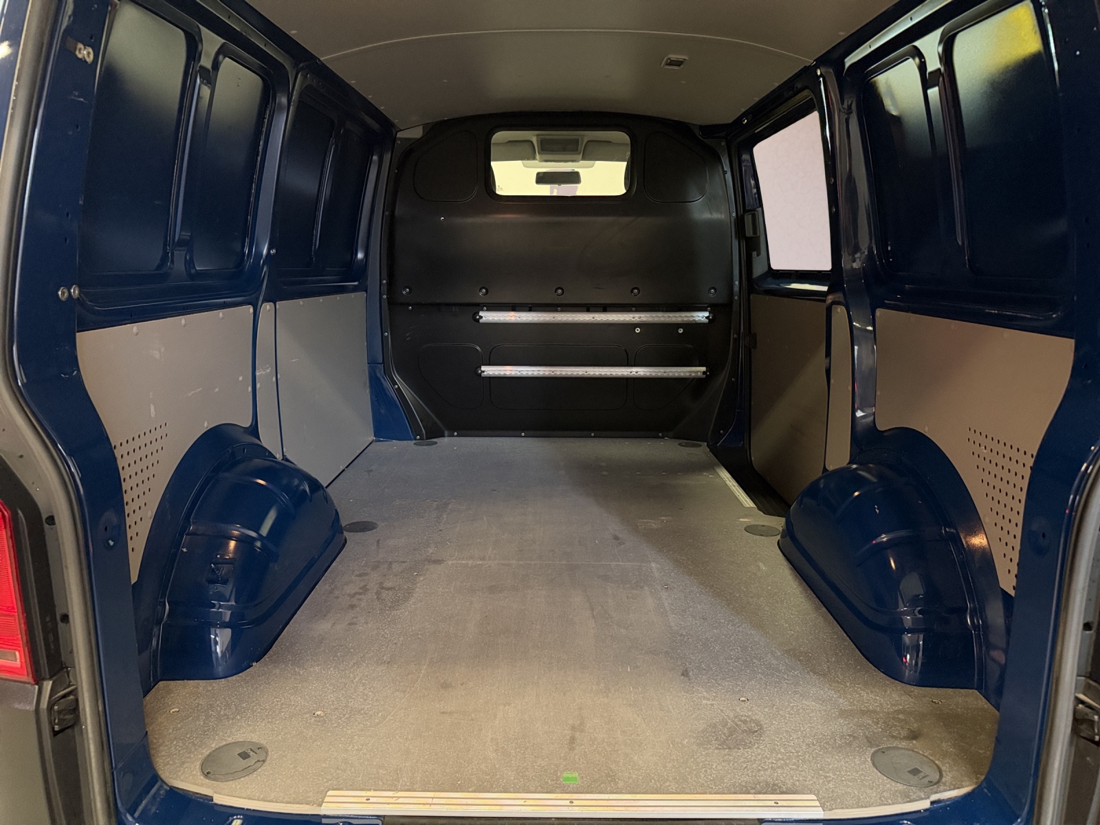 VW T6 2.0 TDI Transporter-image-18