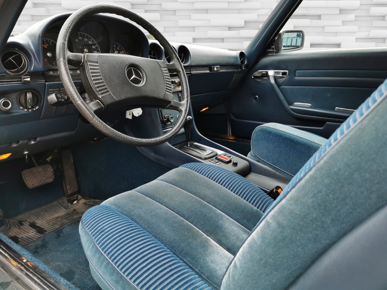 MERCEDES-BENZ SLC 450-image-8
