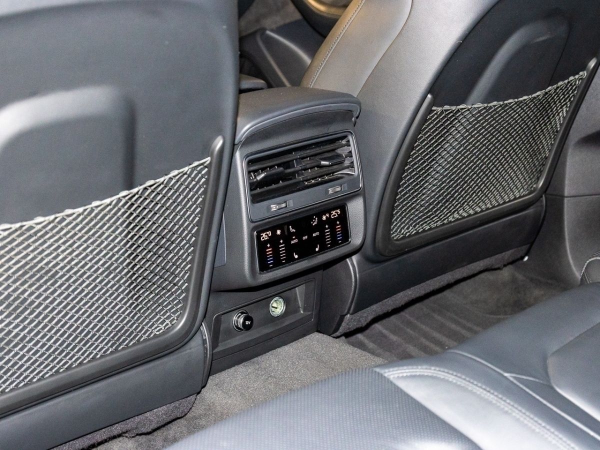 AUDI RSQ8 quattro tiptronic-image-19
