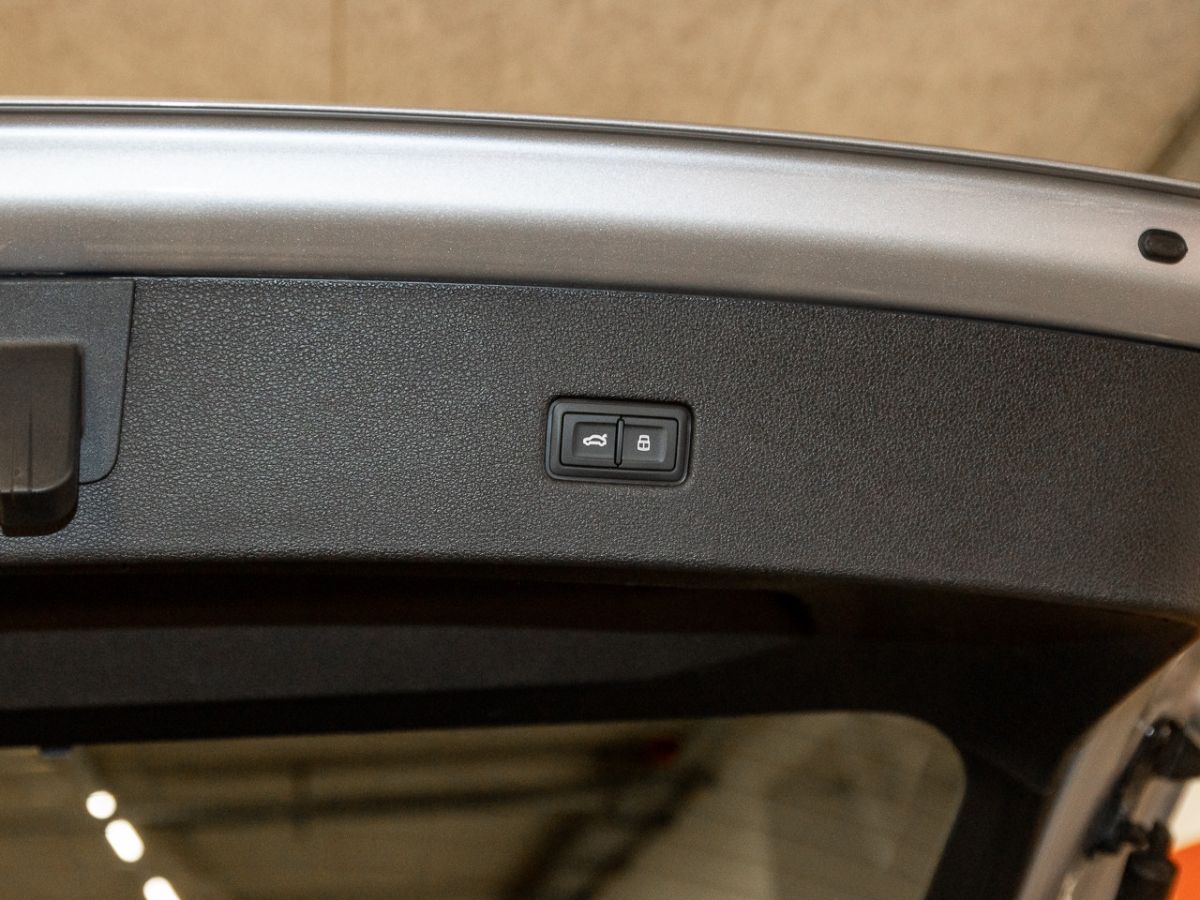 AUDI RSQ8 quattro tiptronic-image-10