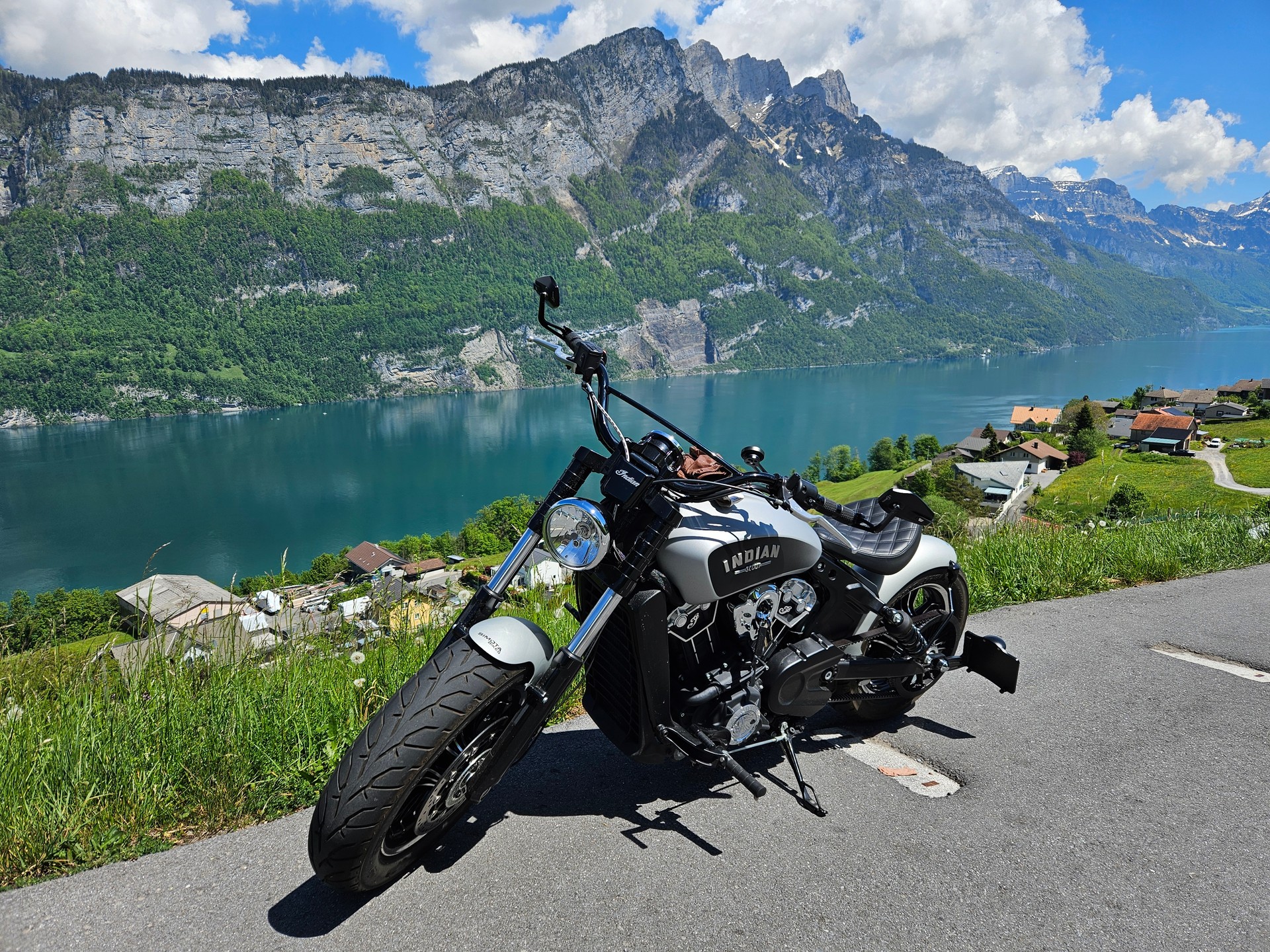 INDIAN Scout 1200 Rogue Wunderkind Komplettumbau, Silber matt Speziallackierung-image-0