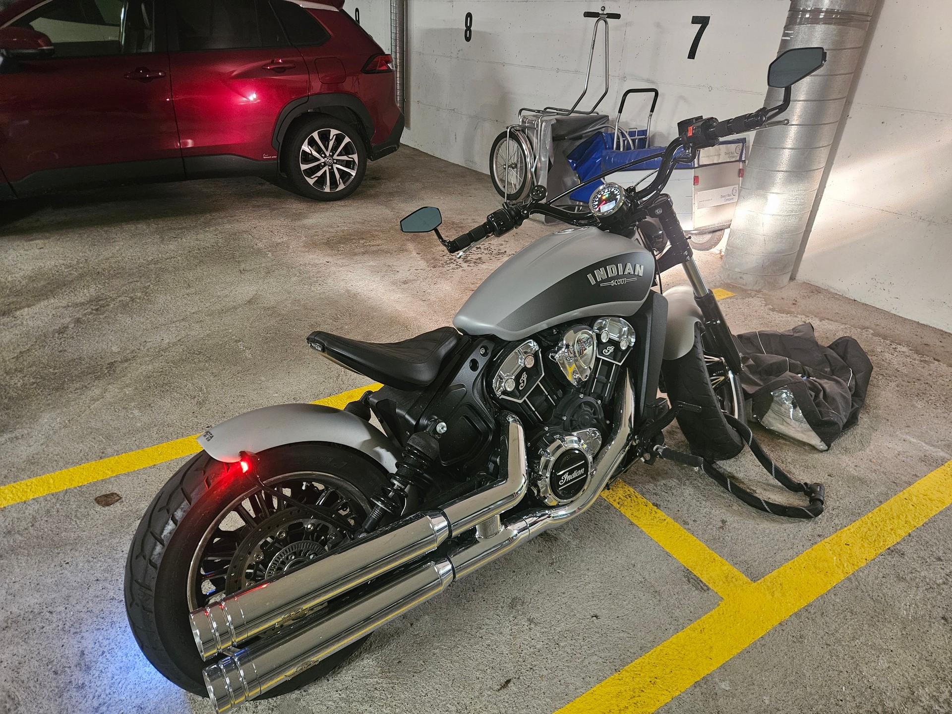 INDIAN Scout 1200 Rogue Wunderkind Komplettumbau, Silber matt Speziallackierung-image-6