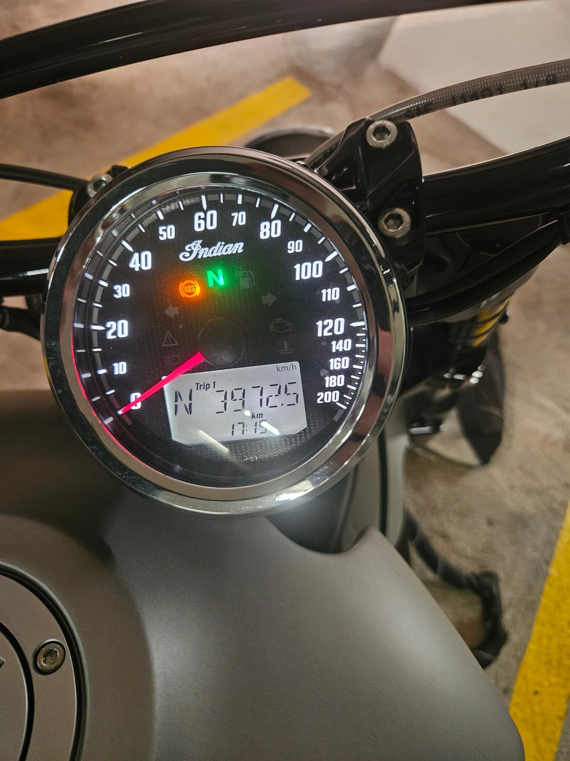 INDIAN Scout 1200 Rogue Wunderkind Komplettumbau, Silber matt Speziallackierung-image-8