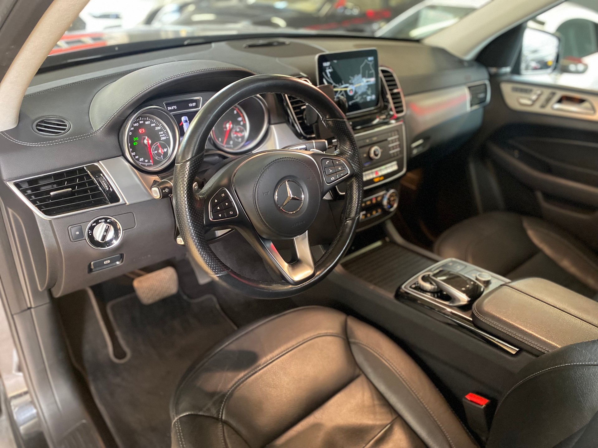 MERCEDES-BENZ GLS 350 d 4Matic 9G-TRONIC-image-9