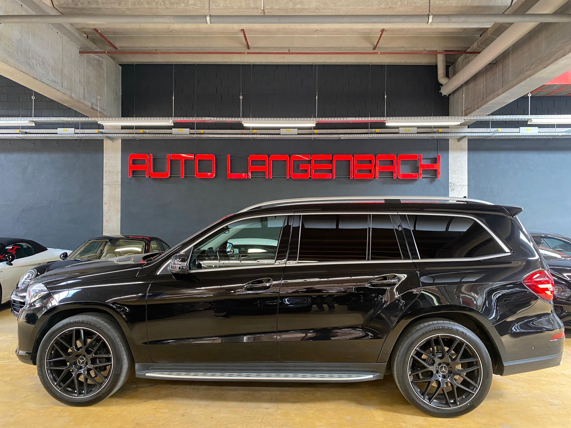 MERCEDES-BENZ GLS 350 d 4Matic 9G-TRONIC-showroom-element-2