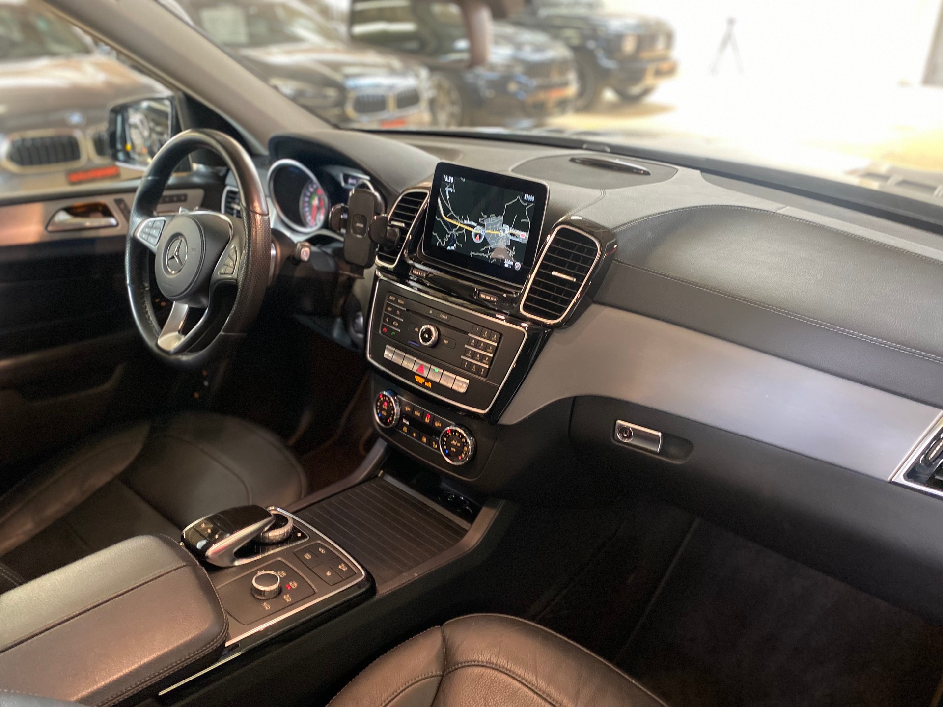 MERCEDES-BENZ GLS 350 d 4Matic 9G-TRONIC-image-10