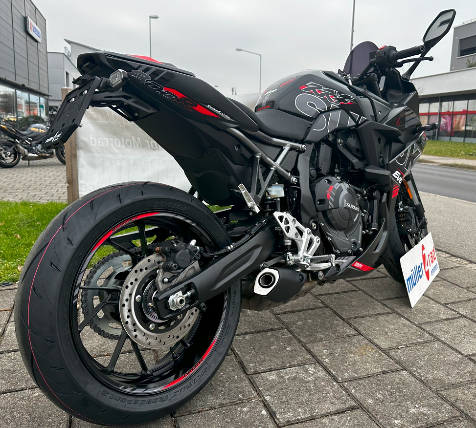 SUZUKI GSX-8R-image-2