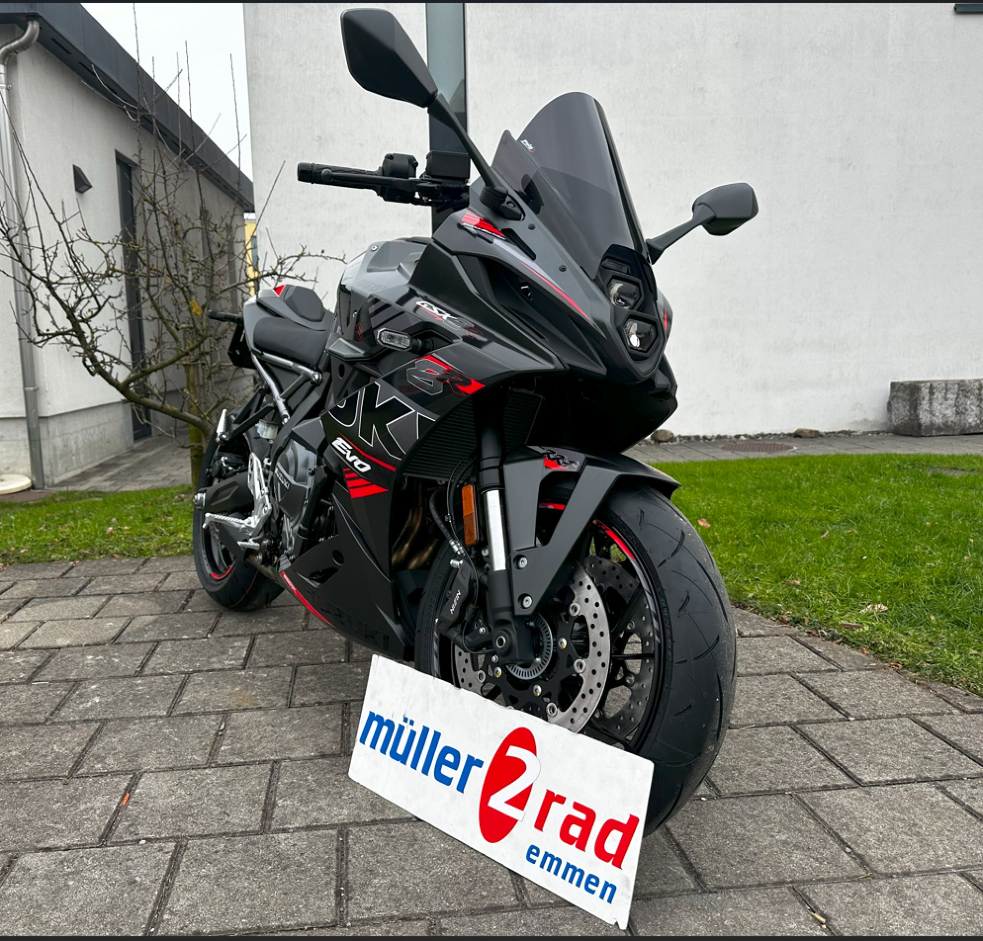 SUZUKI GSX-8R-image-1