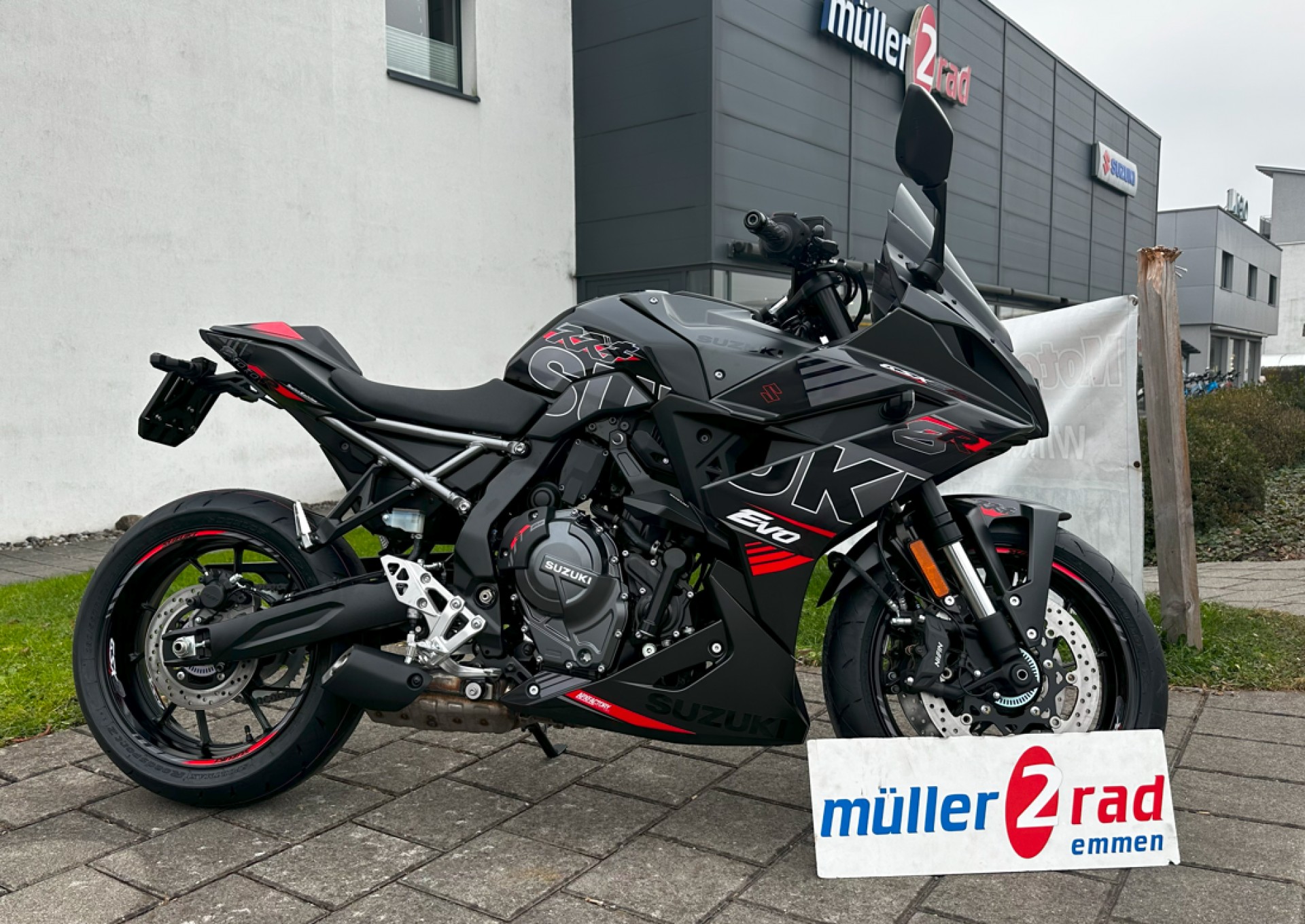 SUZUKI GSX-8R-image-0