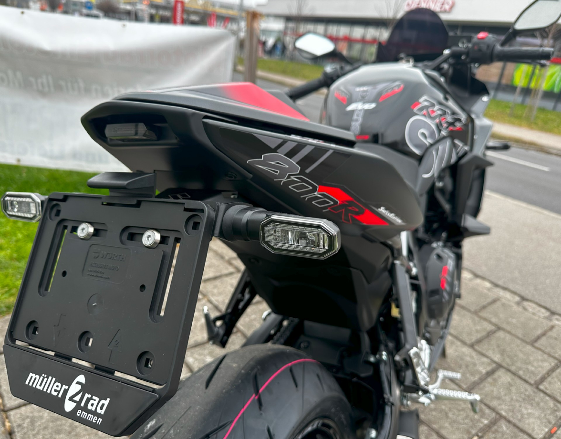 SUZUKI GSX-8R-image-3