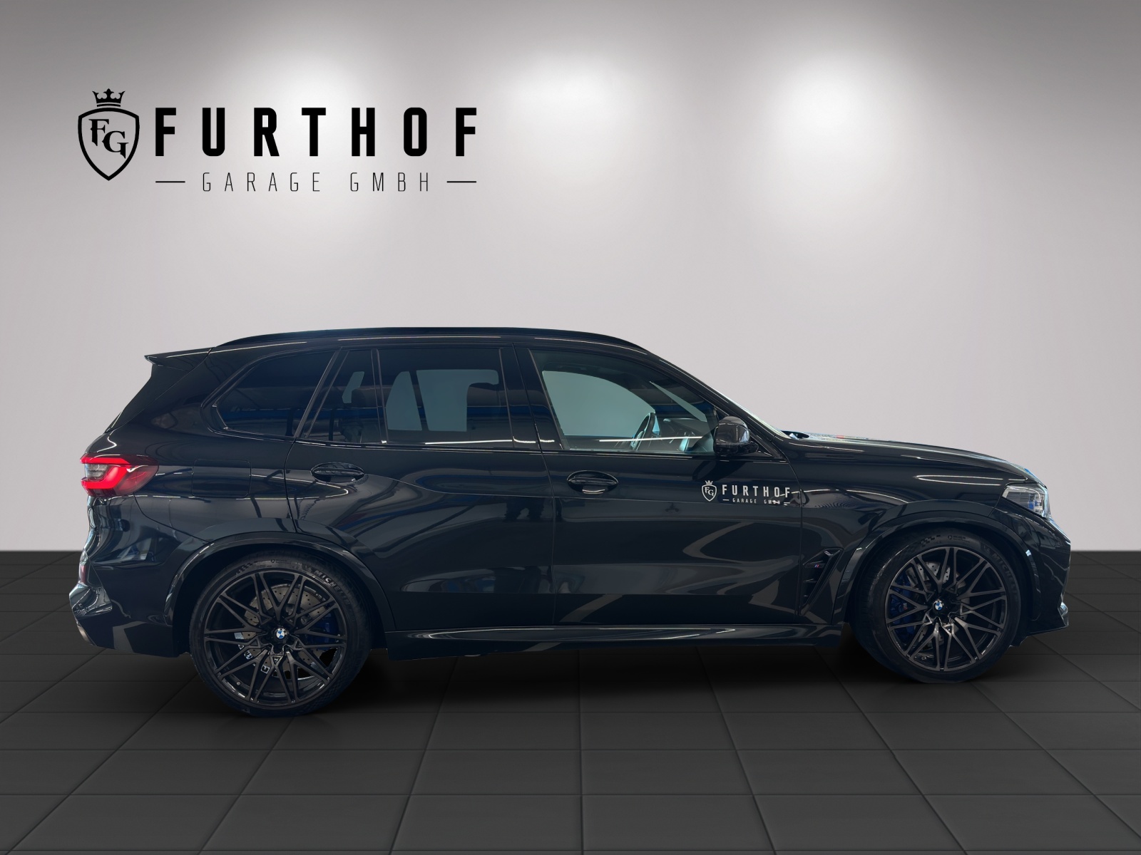 BMW X5M Competition Steptronic Competition mit AKRAPOVIC-showroom-element-3