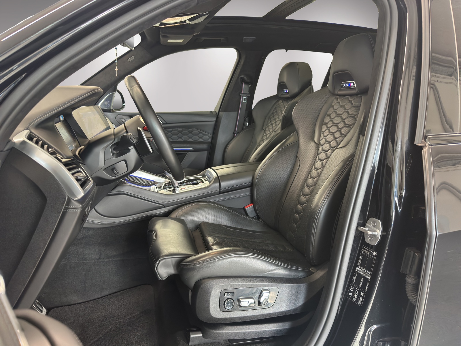 BMW X5M Competition Steptronic Competition mit AKRAPOVIC-image-9
