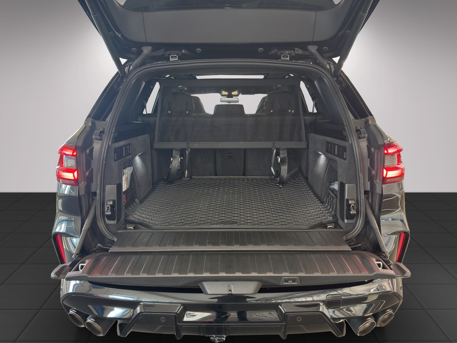 BMW X5M Competition Steptronic Competition mit AKRAPOVIC-image-16