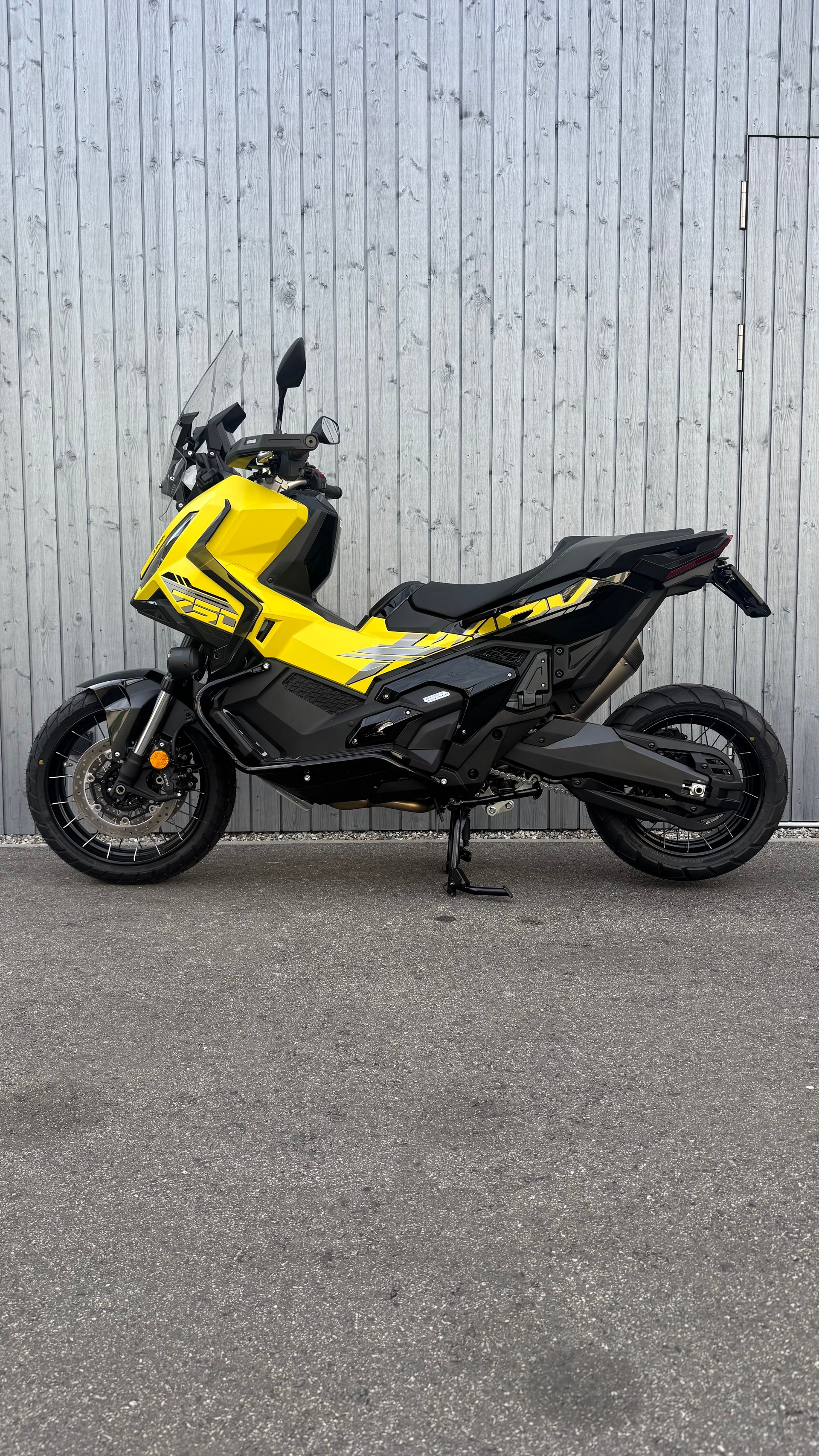 HONDA X-ADV 750-image-4