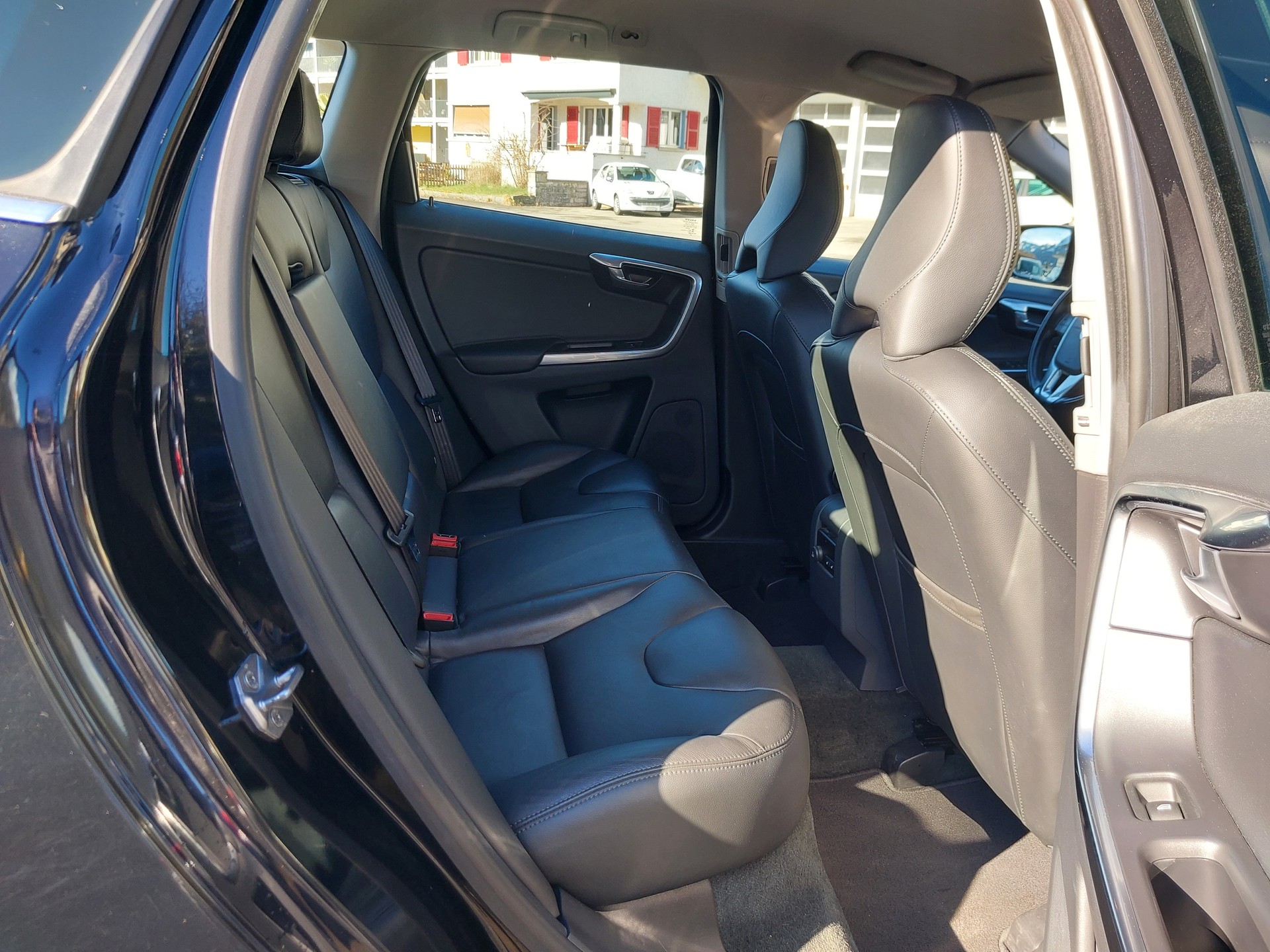 VOLVO XC60 D4 AWD Summum Geartronic-image-6