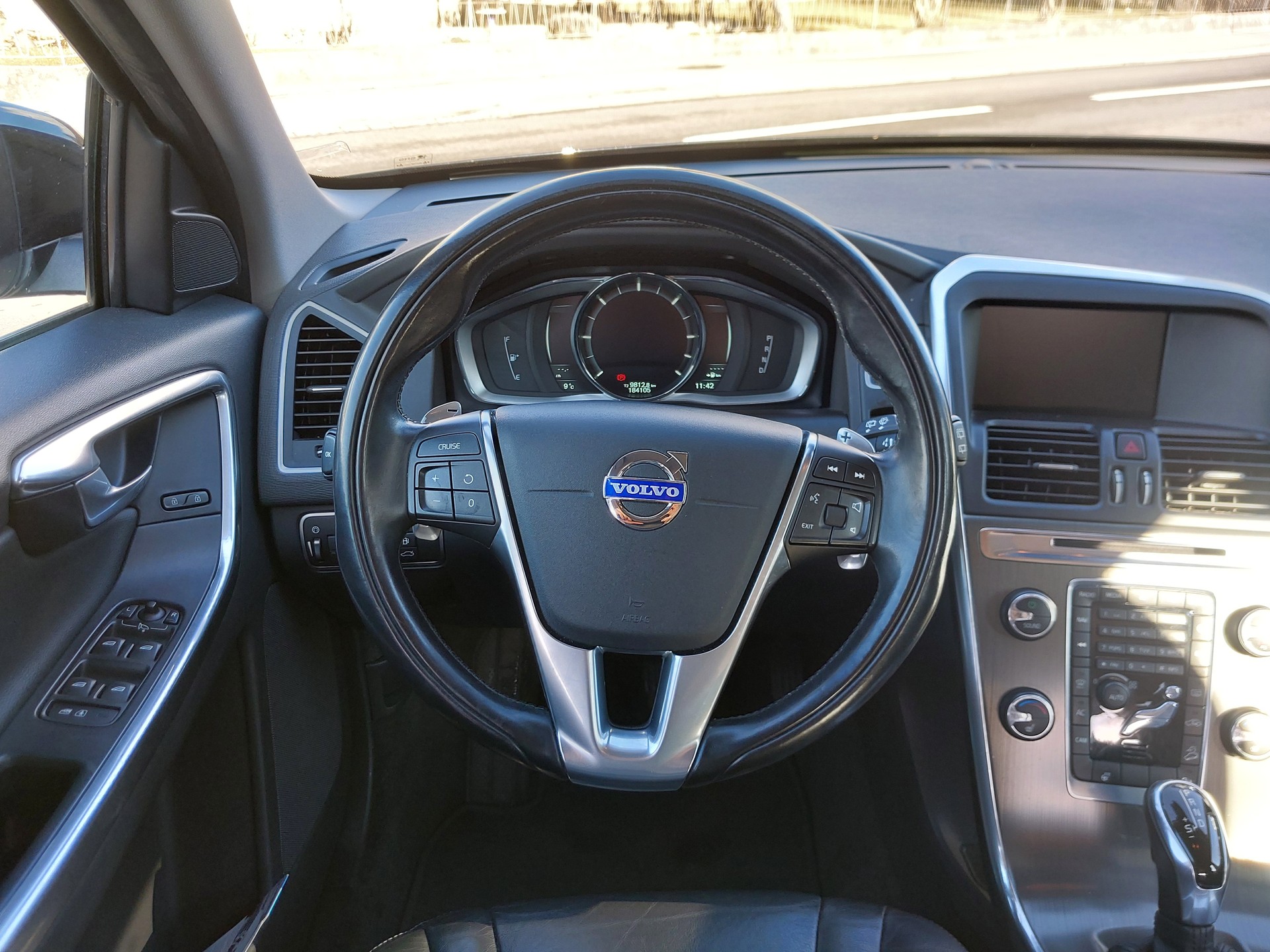 VOLVO XC60 D4 AWD Summum Geartronic-image-5