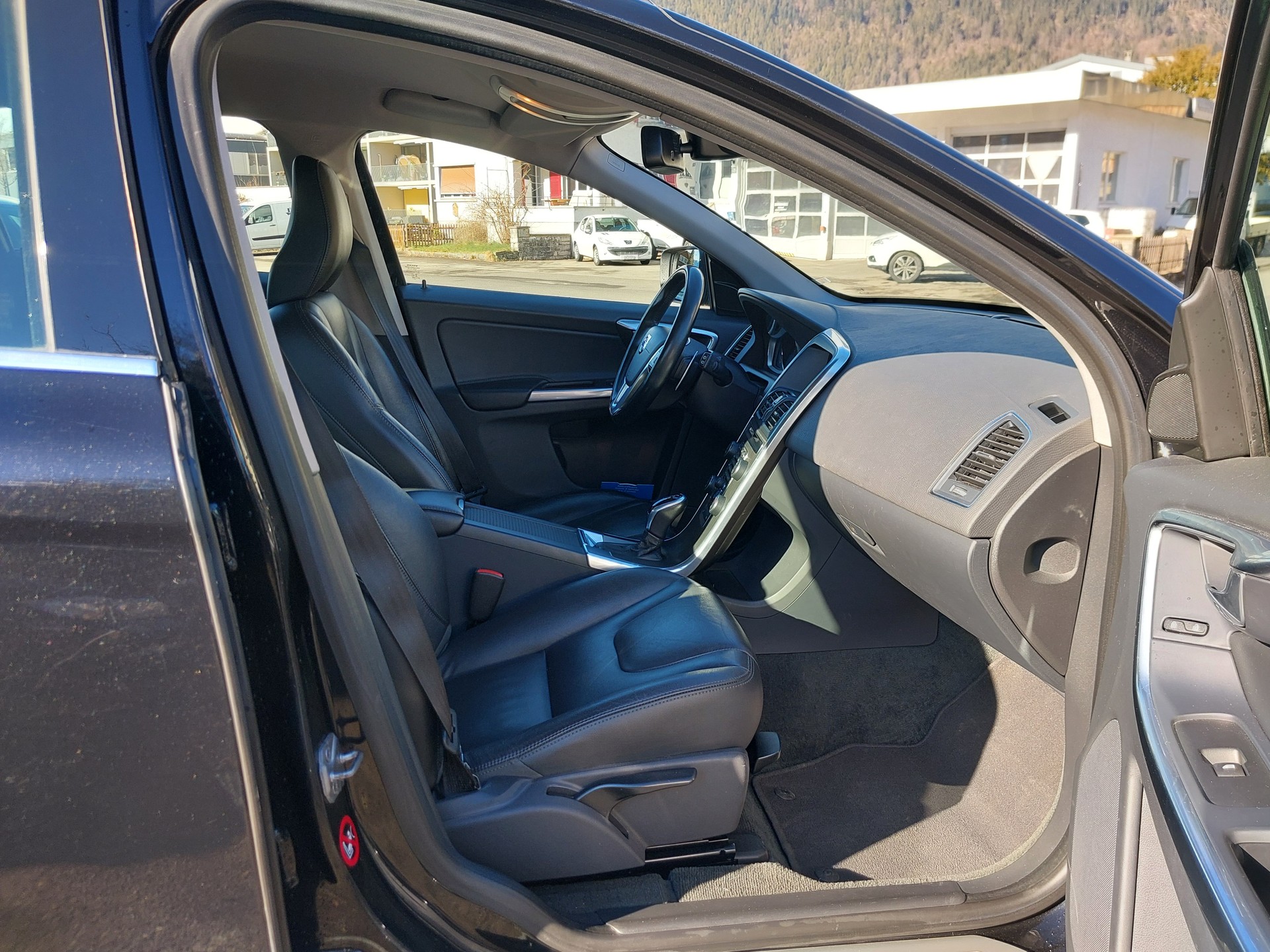 VOLVO XC60 D4 AWD Summum Geartronic-image-7