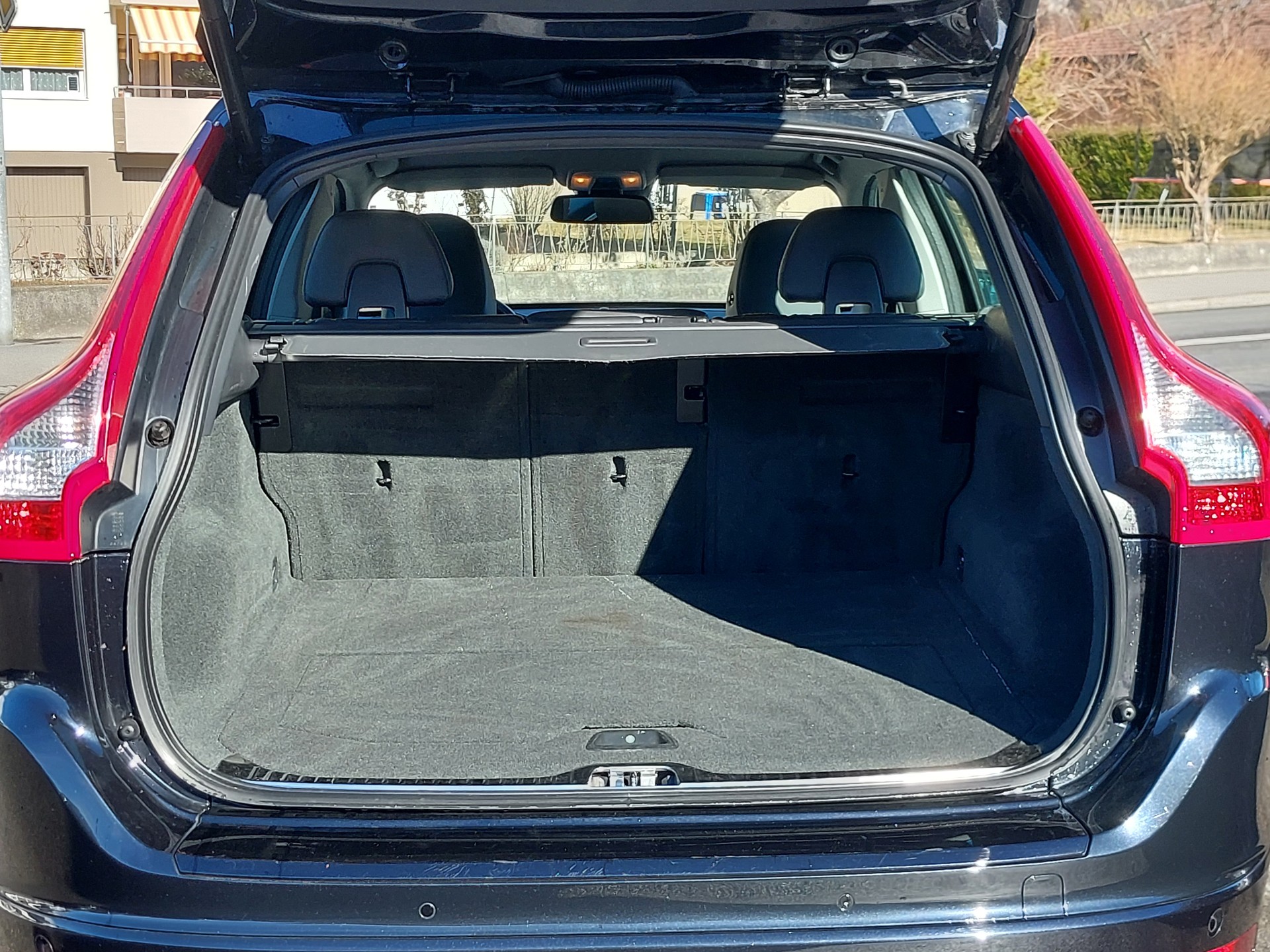 VOLVO XC60 D4 AWD Summum Geartronic-image-8