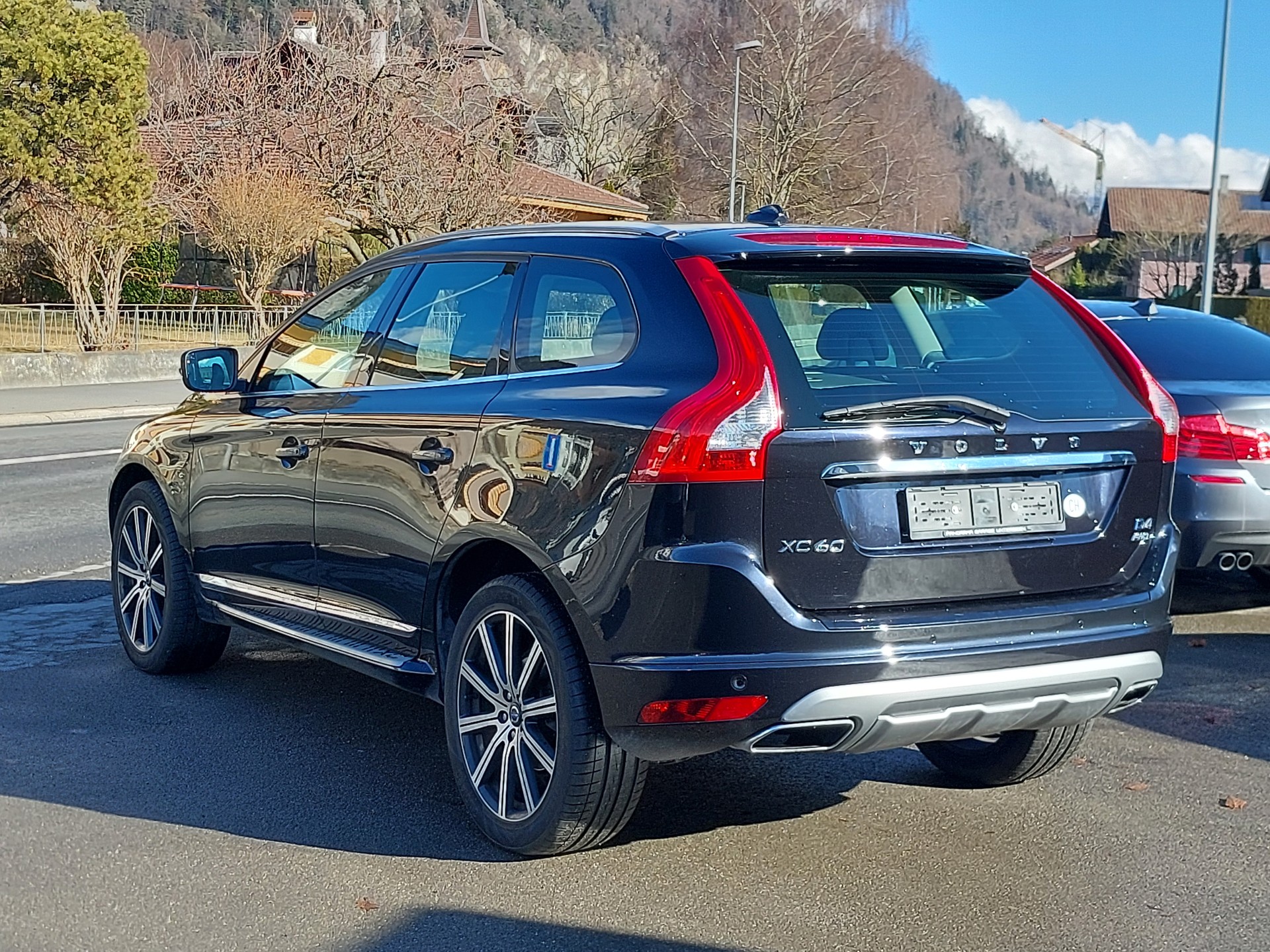VOLVO XC60 D4 AWD Summum Geartronic-image-3