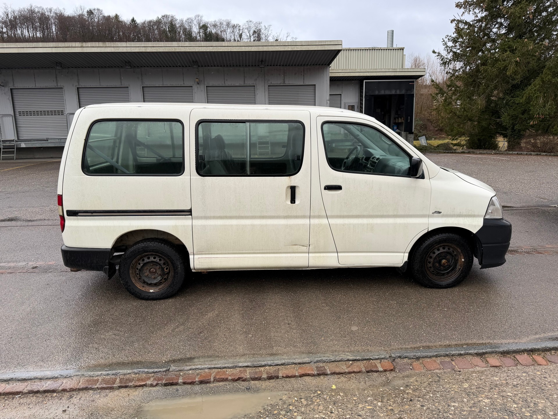 TOYOTA Hiace D-4D Wagon SWB-image-4