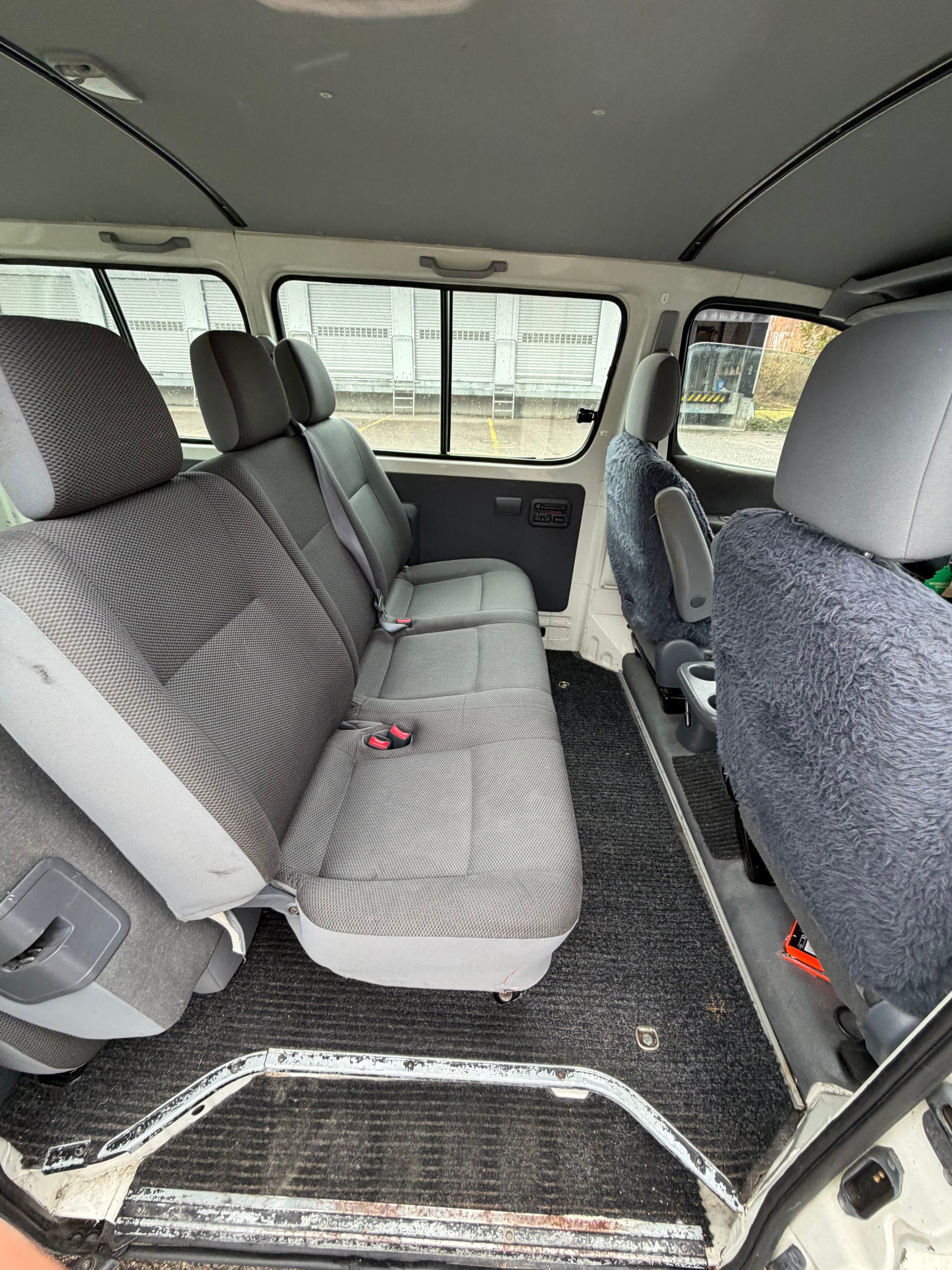 TOYOTA Hiace D-4D Wagon SWB-image-11