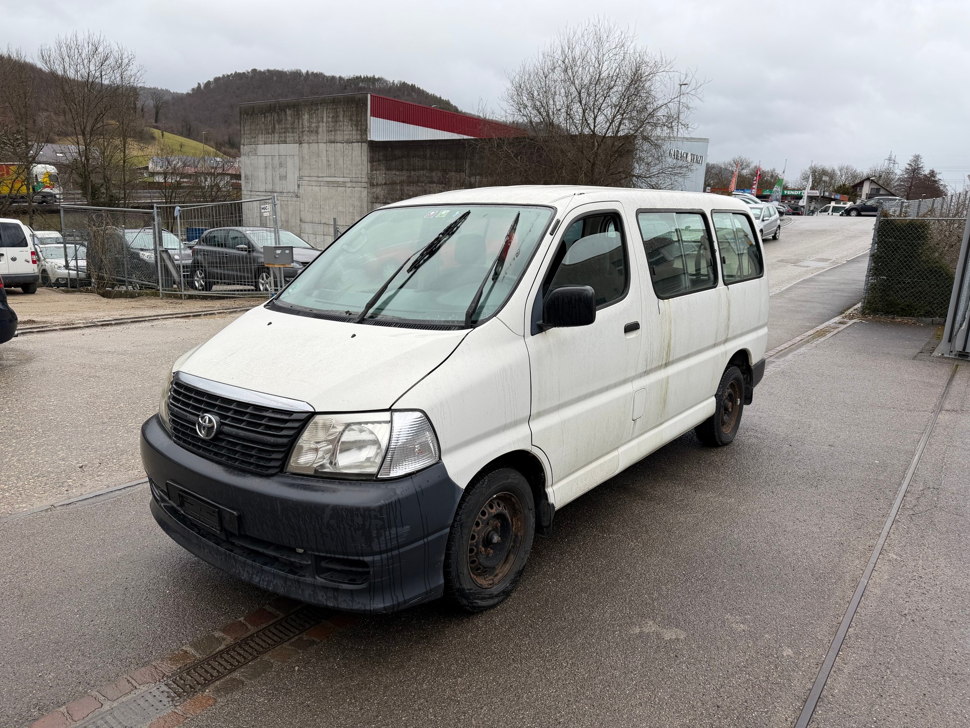 TOYOTA Hiace D-4D Wagon SWB