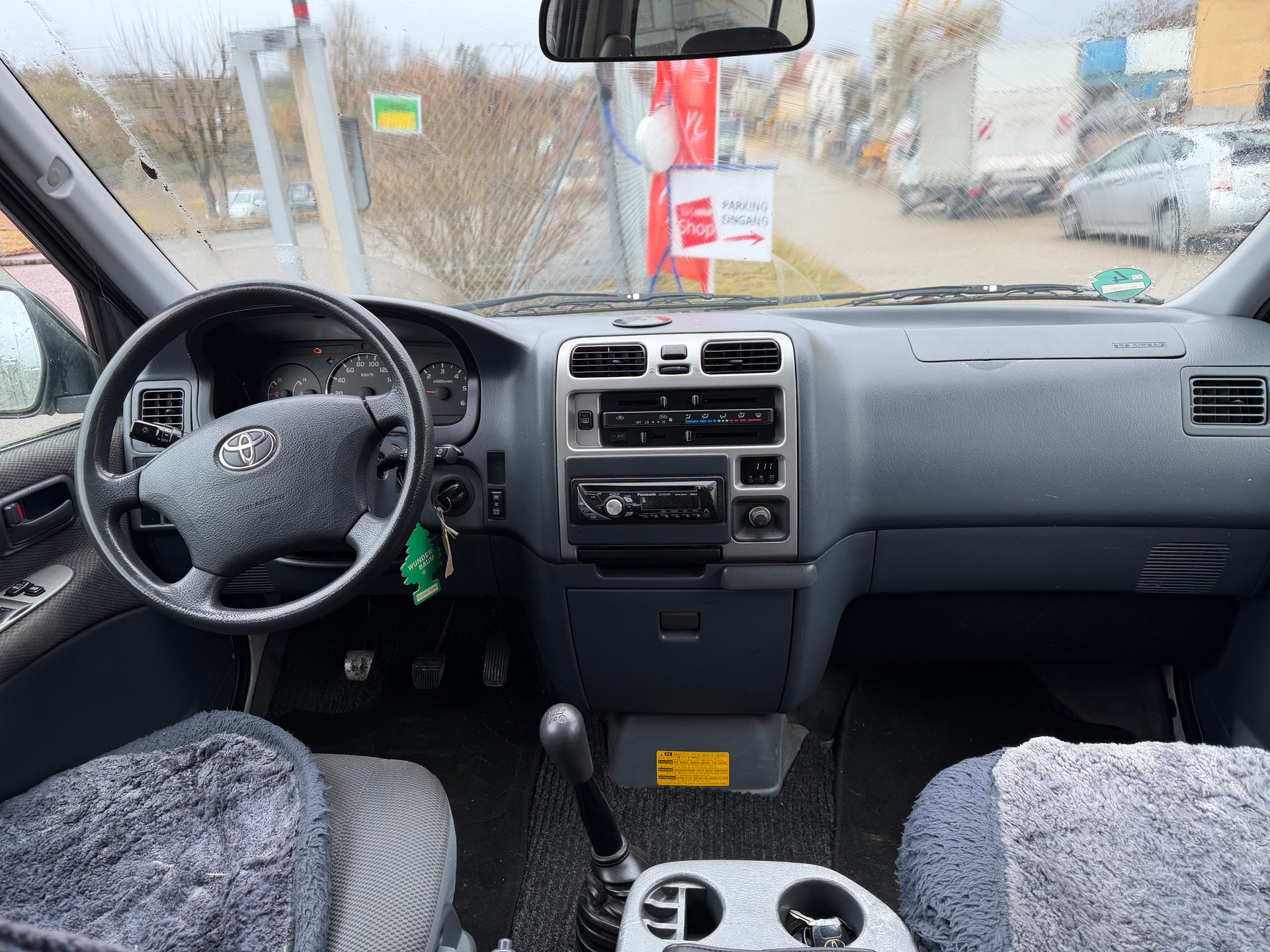 TOYOTA Hiace D-4D Wagon SWB-image-7