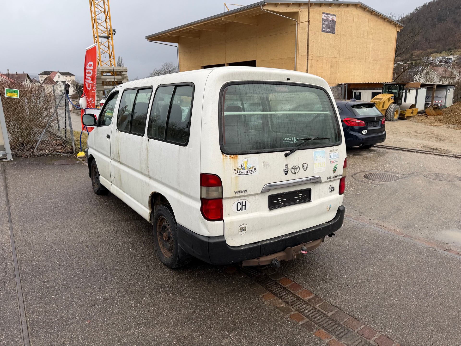 TOYOTA Hiace D-4D Wagon SWB-image-2