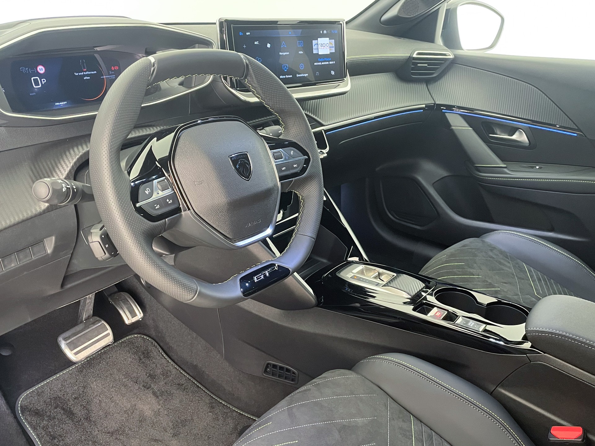PEUGEOT 208 1.2 Hybrid 145 GT-image-24