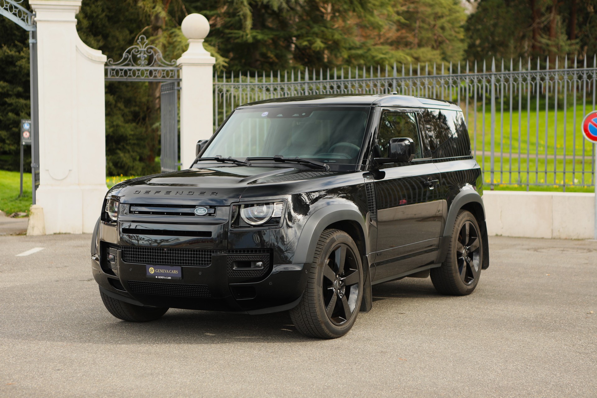 LAND ROVER Defender 90 525 V8 5.0 AT8 ( 1 owner - full options ) - )-image-7