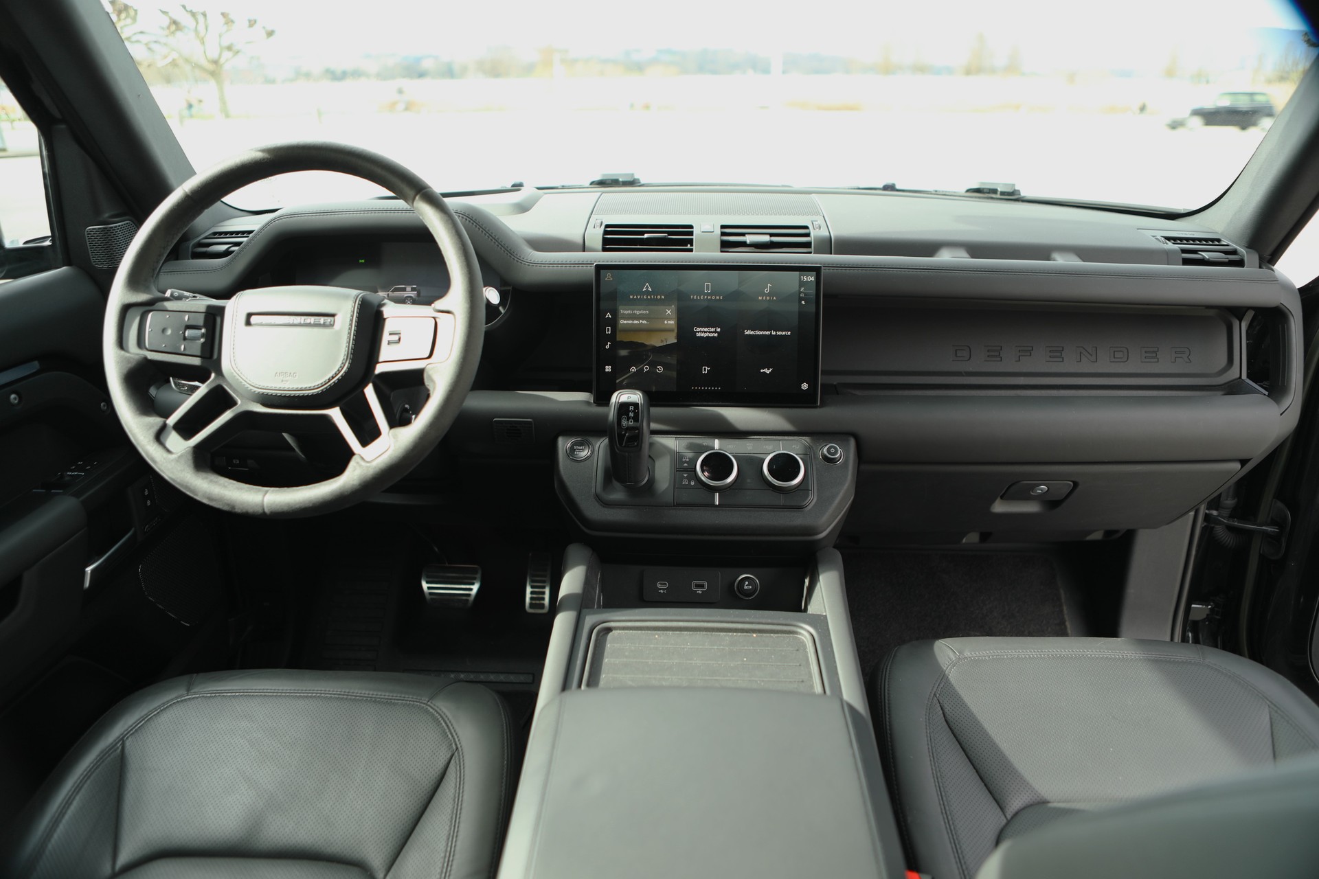 LAND ROVER Defender 90 525 V8 5.0 AT8 ( 1 owner - full options ) - )-image-12
