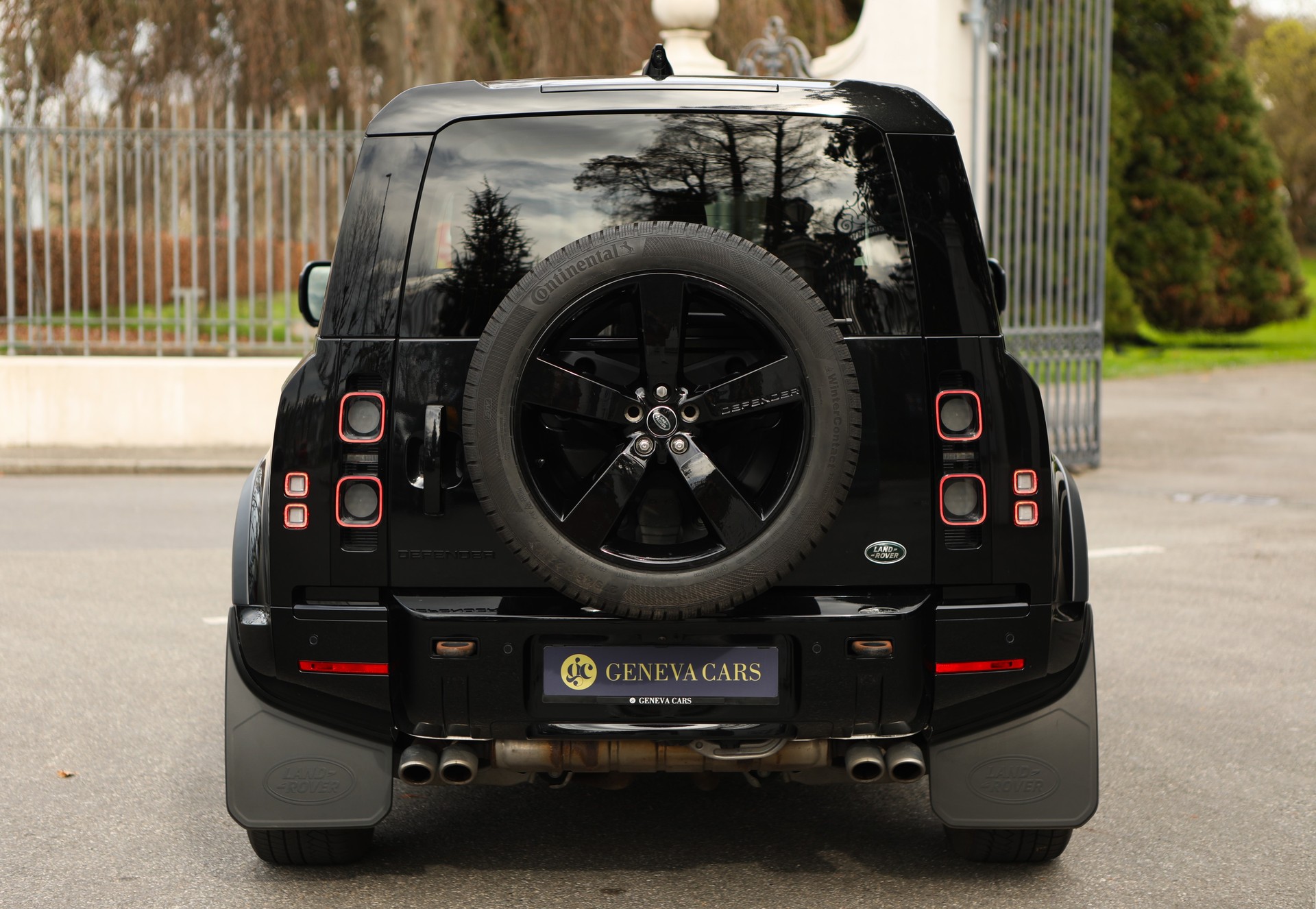 LAND ROVER Defender 90 525 V8 5.0 AT8 ( 1 owner - full options ) - )-image-4