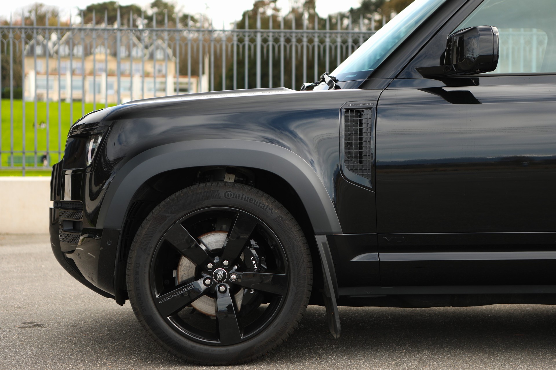 LAND ROVER Defender 90 525 V8 5.0 AT8 ( 1 owner - full options ) - )-image-1
