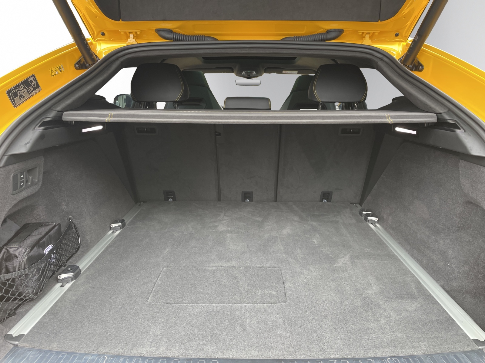 LAMBORGHINI URUS SE-image-21