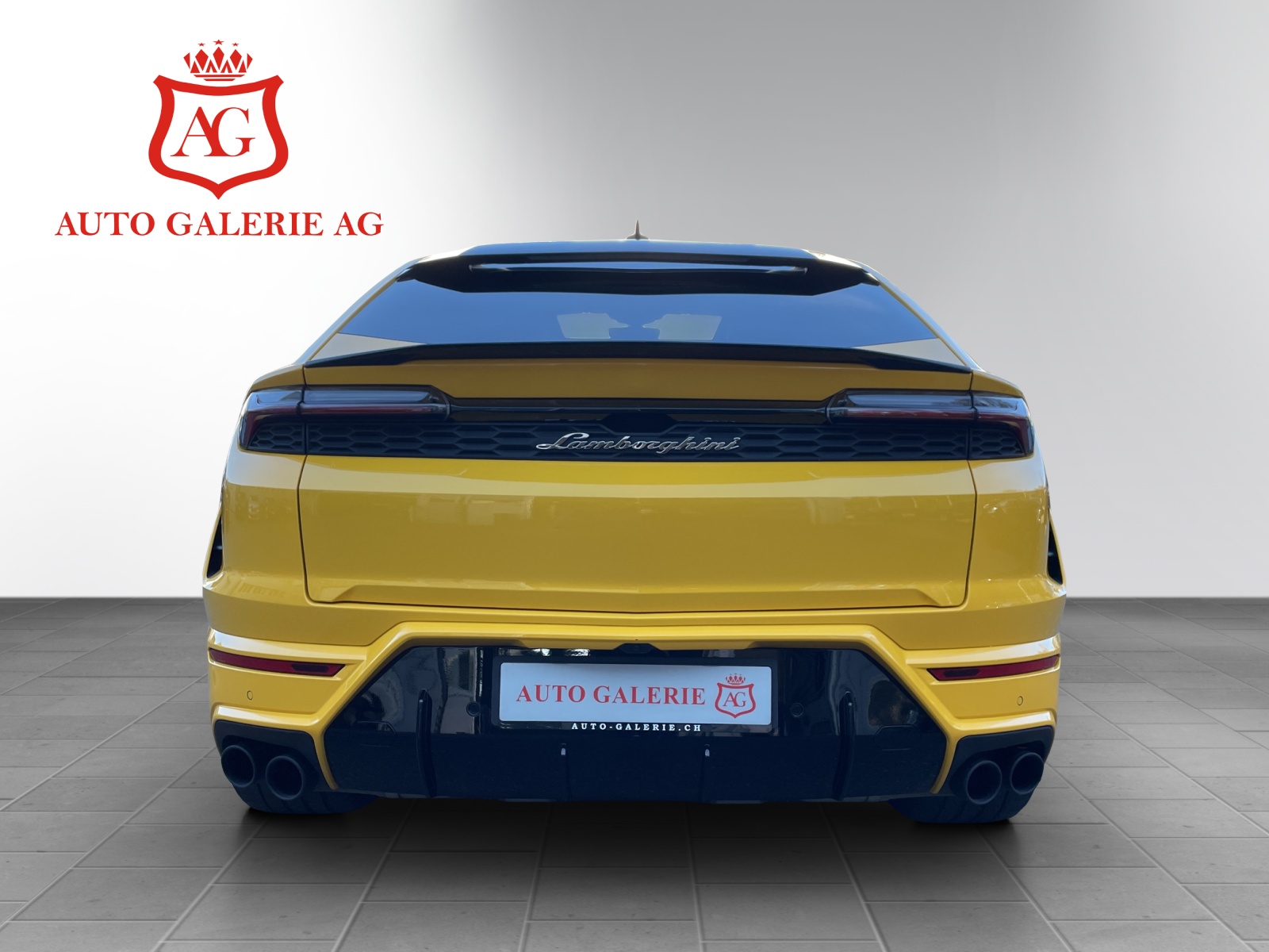 LAMBORGHINI URUS SE-showroom-element-3