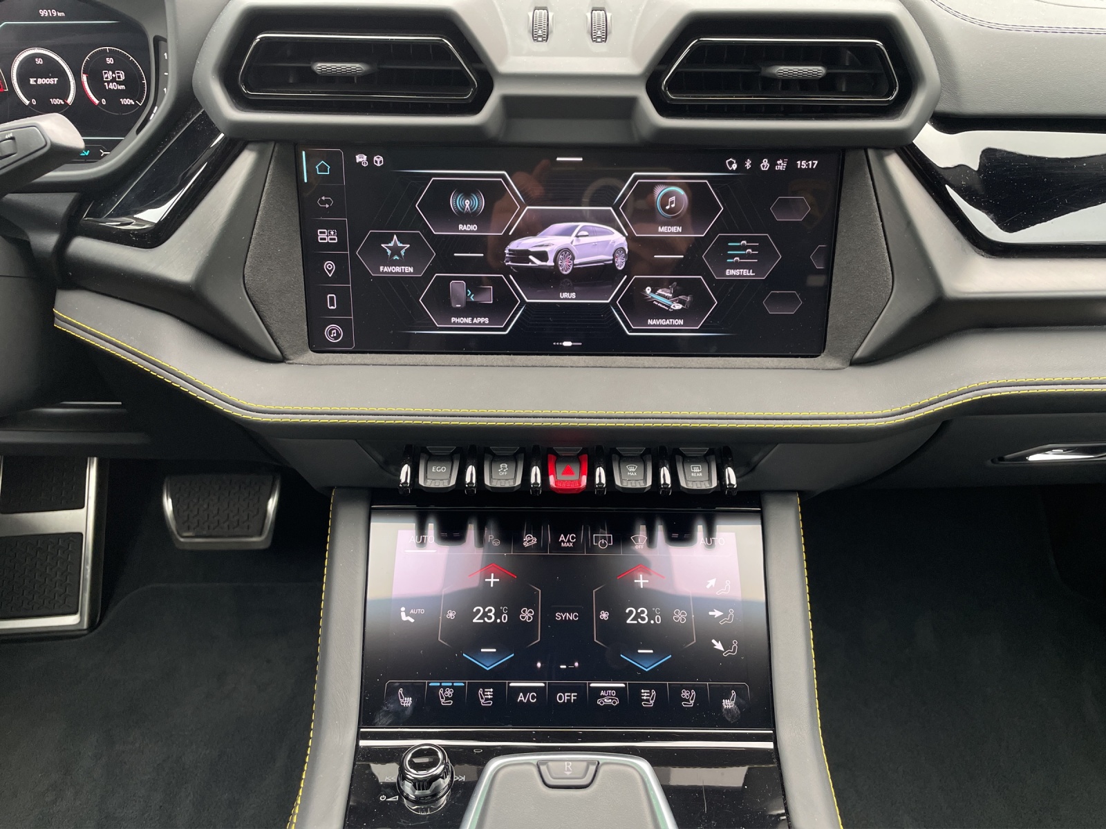 LAMBORGHINI URUS SE-image-18