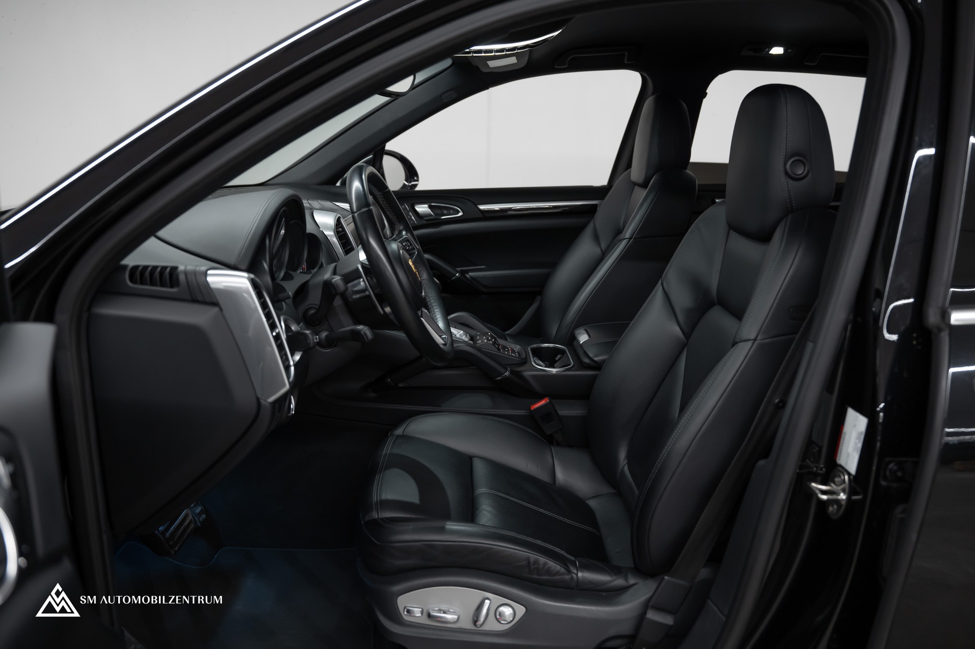 PORSCHE Cayenne Diesel / Bose / Luftfahrwerk / Rückfahrkamera-image-15