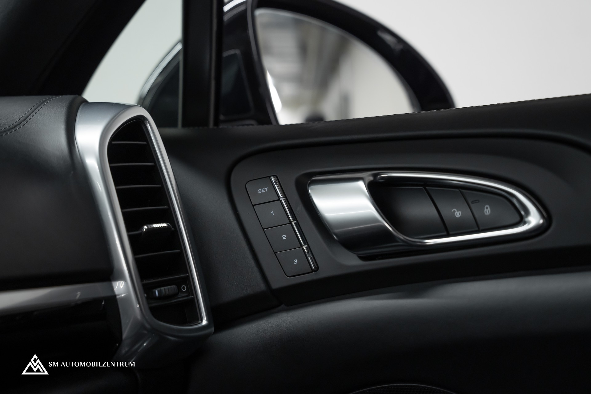 PORSCHE Cayenne Diesel / Bose / Luftfahrwerk / Rückfahrkamera-image-30