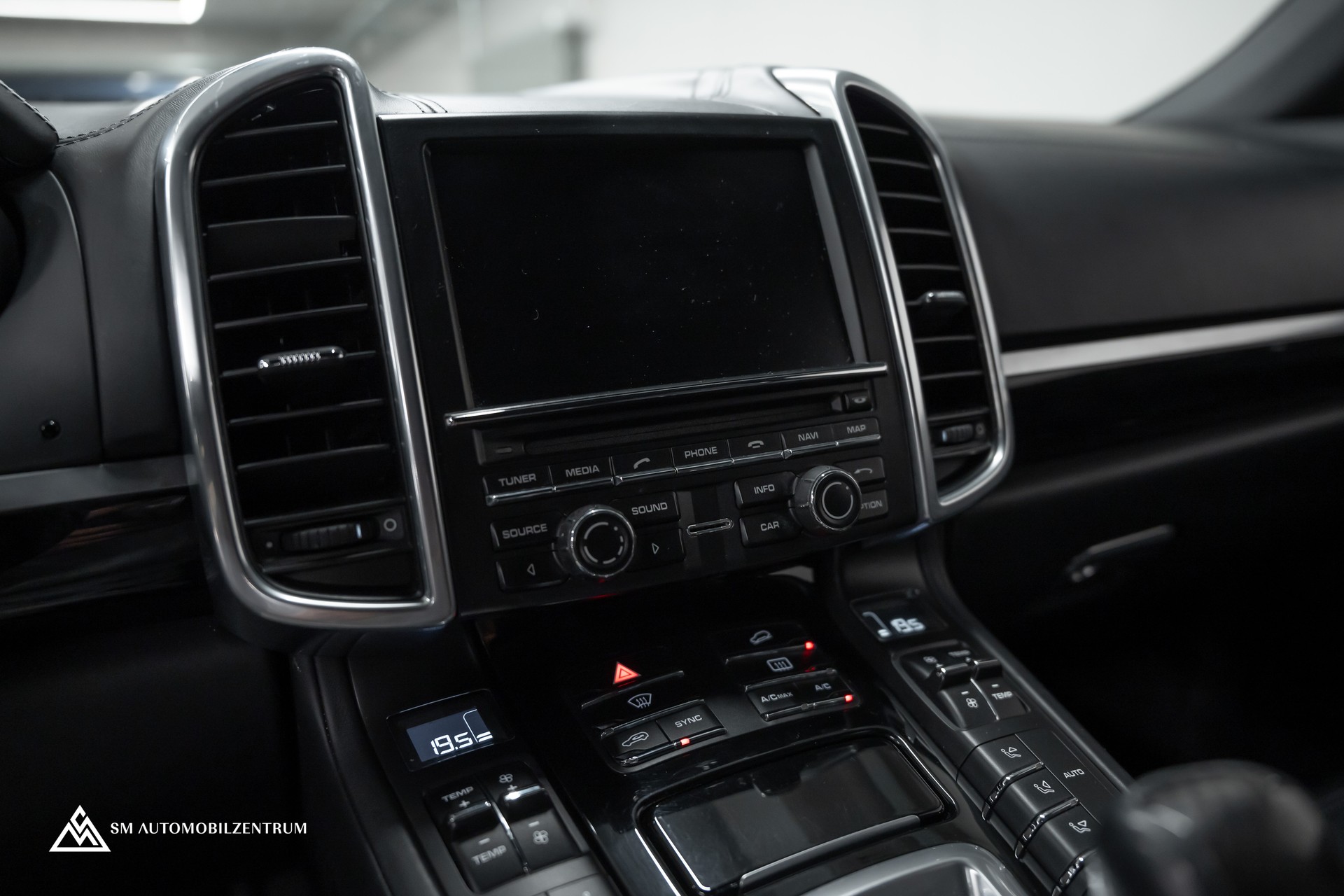 PORSCHE Cayenne Diesel / Bose / Luftfahrwerk / Rückfahrkamera-image-29