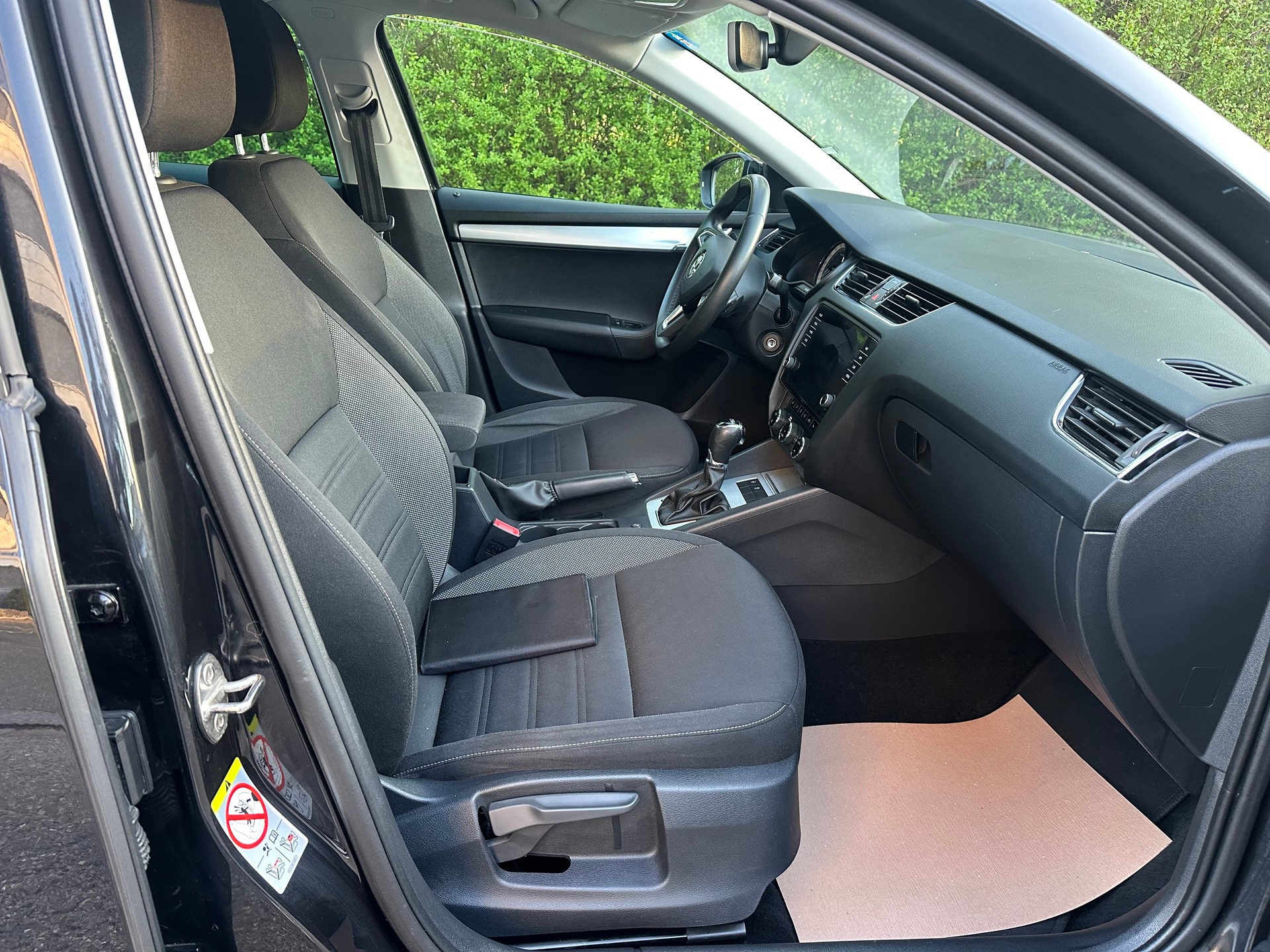 SKODA Octavia Combi 1.6 TDI Active DSG-image-5