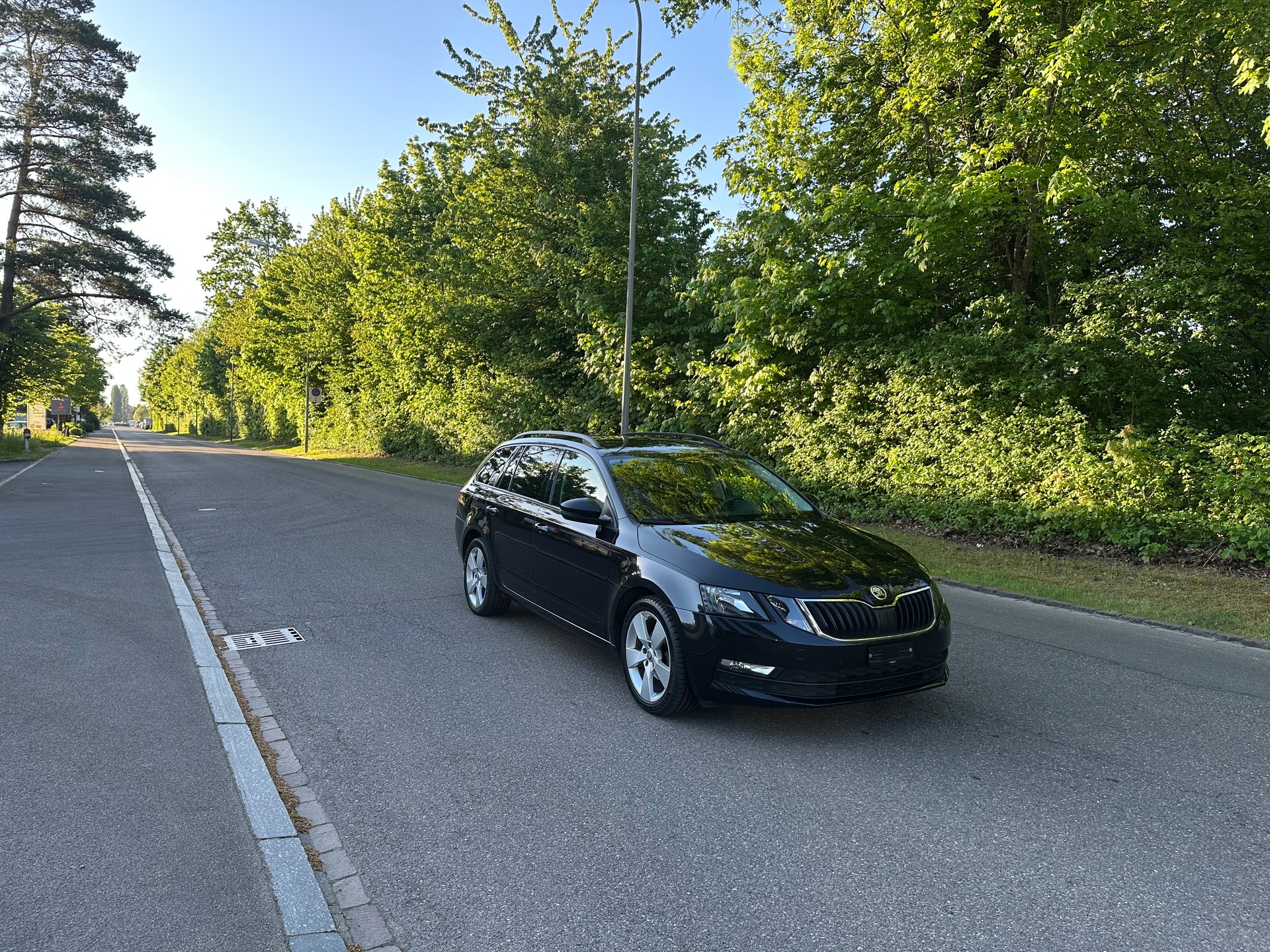 SKODA Octavia Combi 1.6 TDI Active DSG-image-2