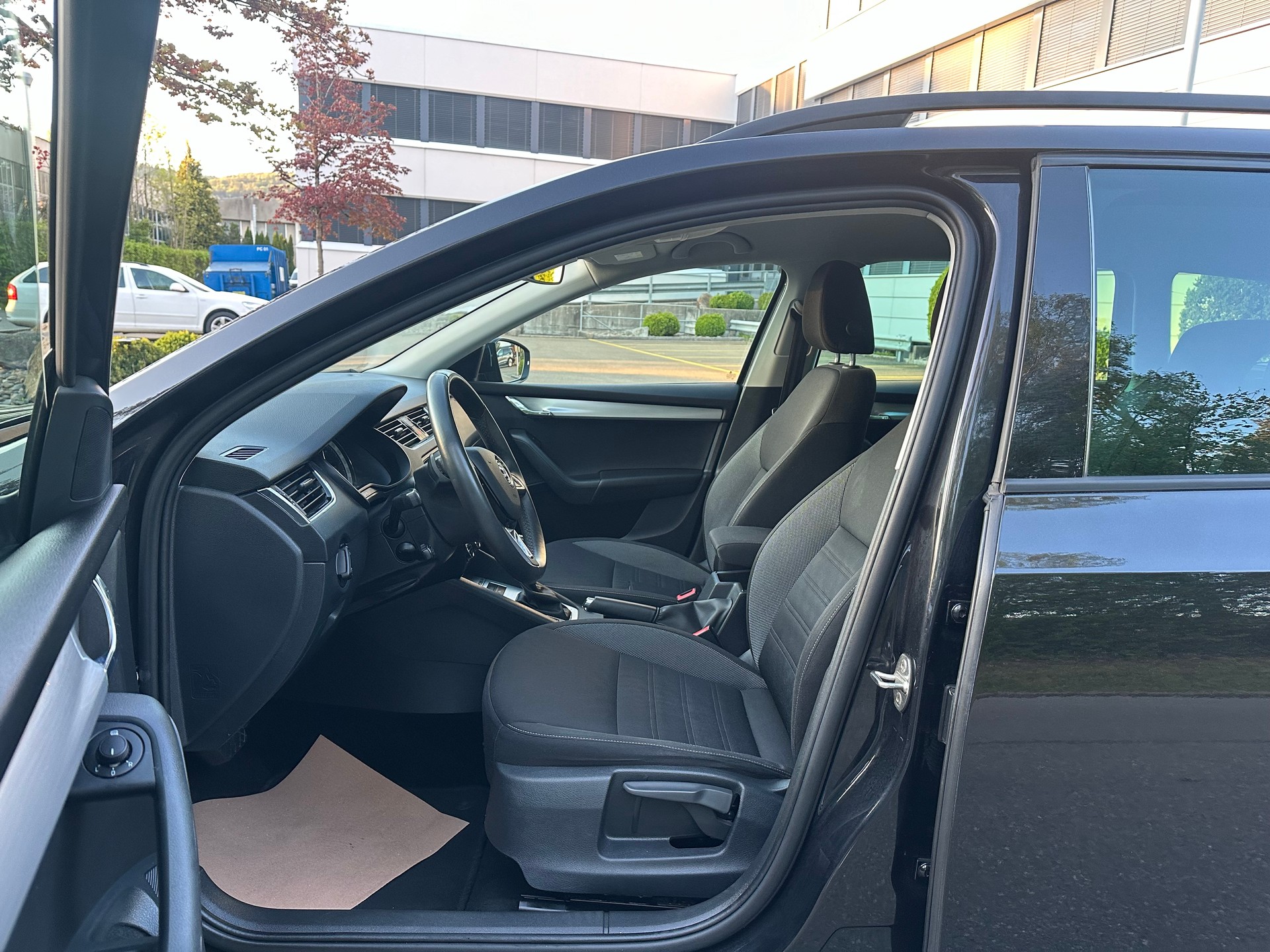 SKODA Octavia Combi 1.6 TDI Active DSG-image-6