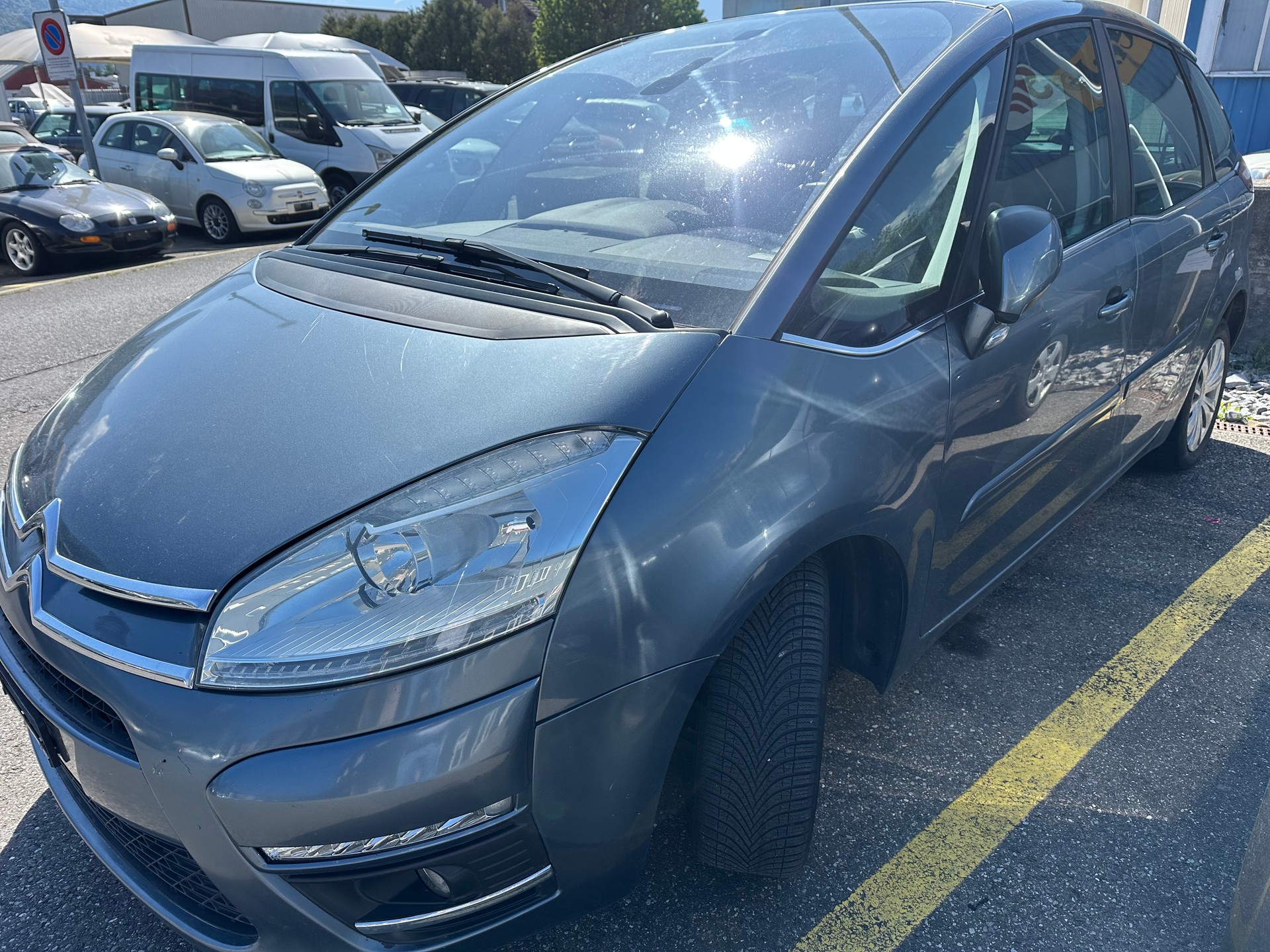 CITROEN C4 Picasso 1.6 HDI 16V Attraction-image-1
